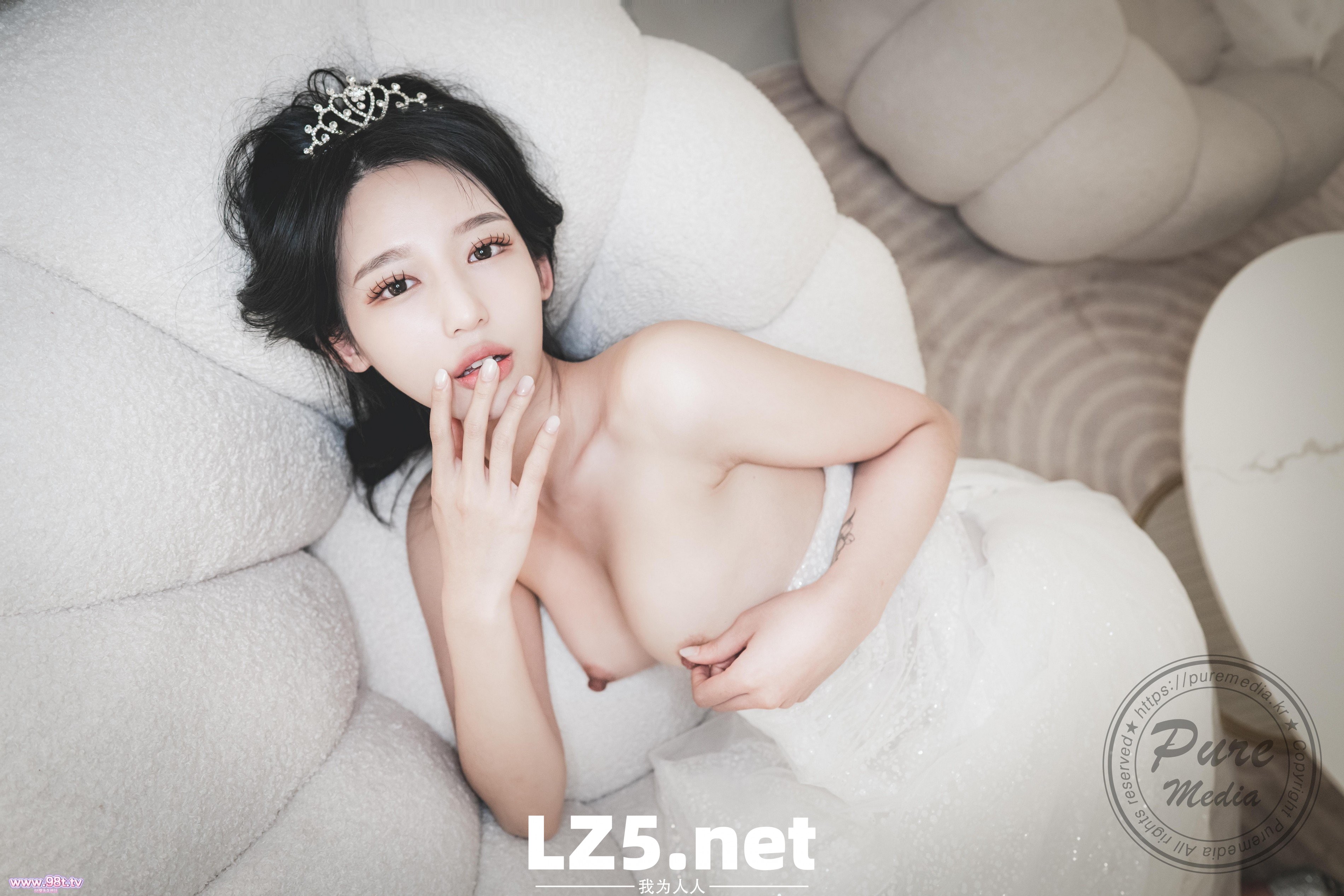 Yeha女神新娘漂亮花苞粉嫩幸福婚纱照-中篇[33P]