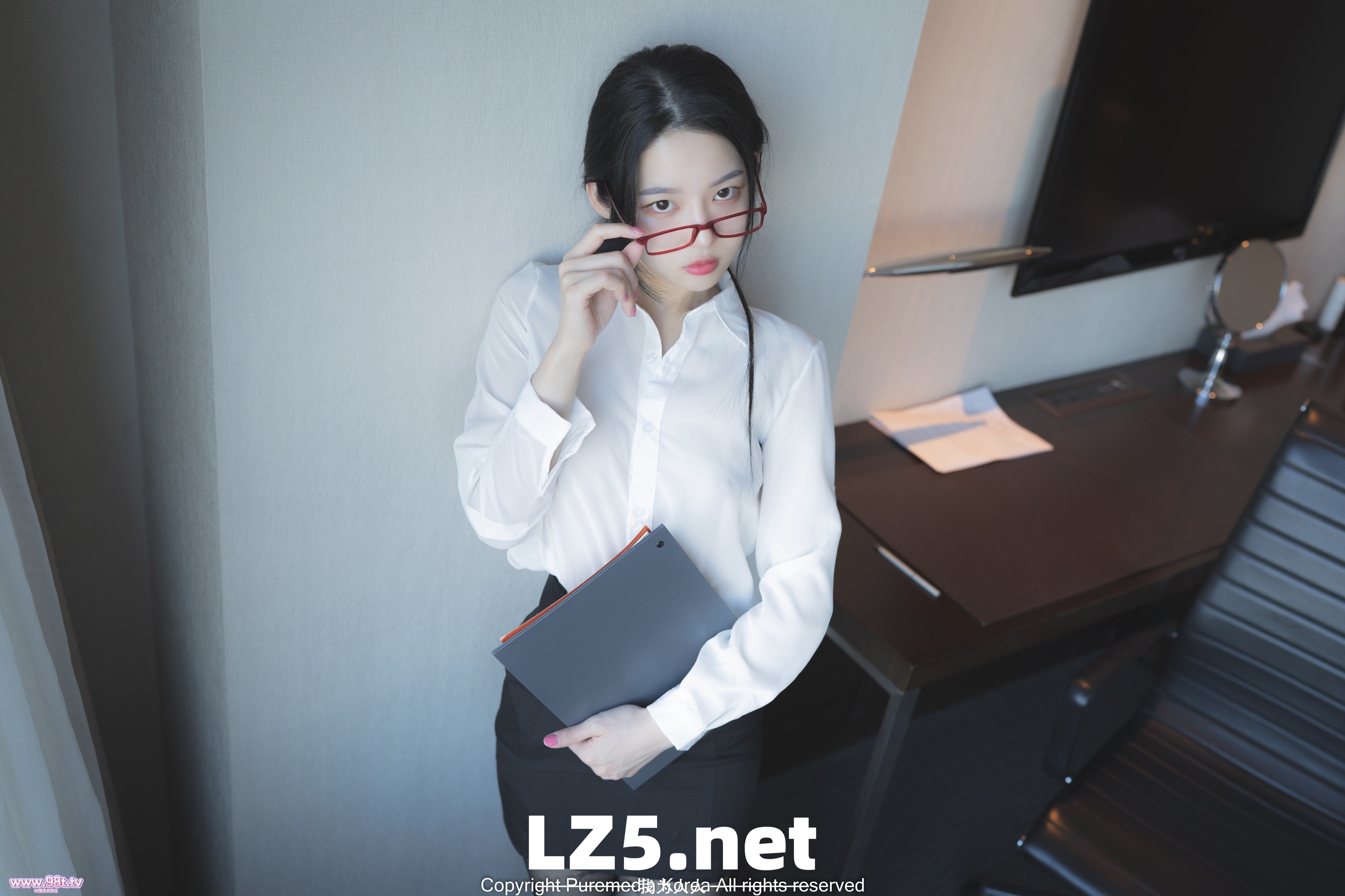 Yeha-单位新来的女同事很会勾引人犯罪-上篇[36P]
