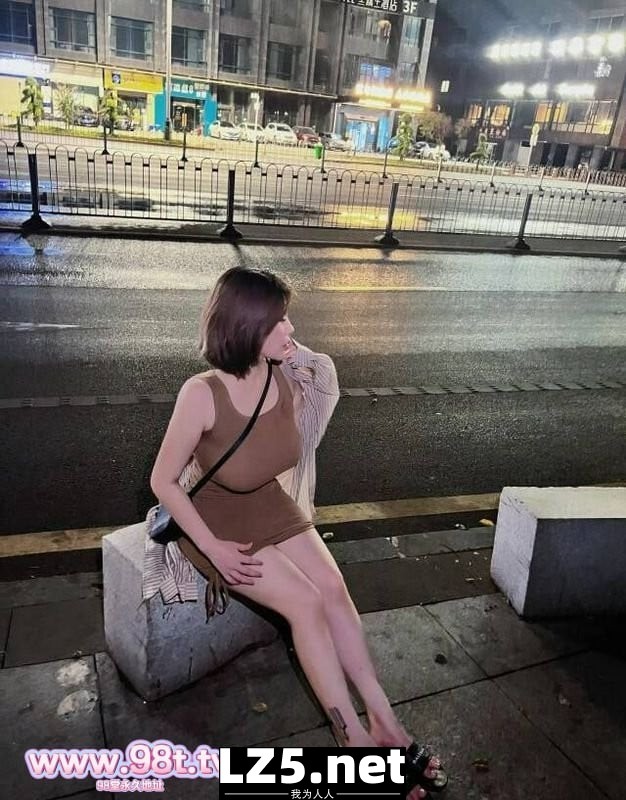反差婊巨乳骚女人口服泄密【20P】