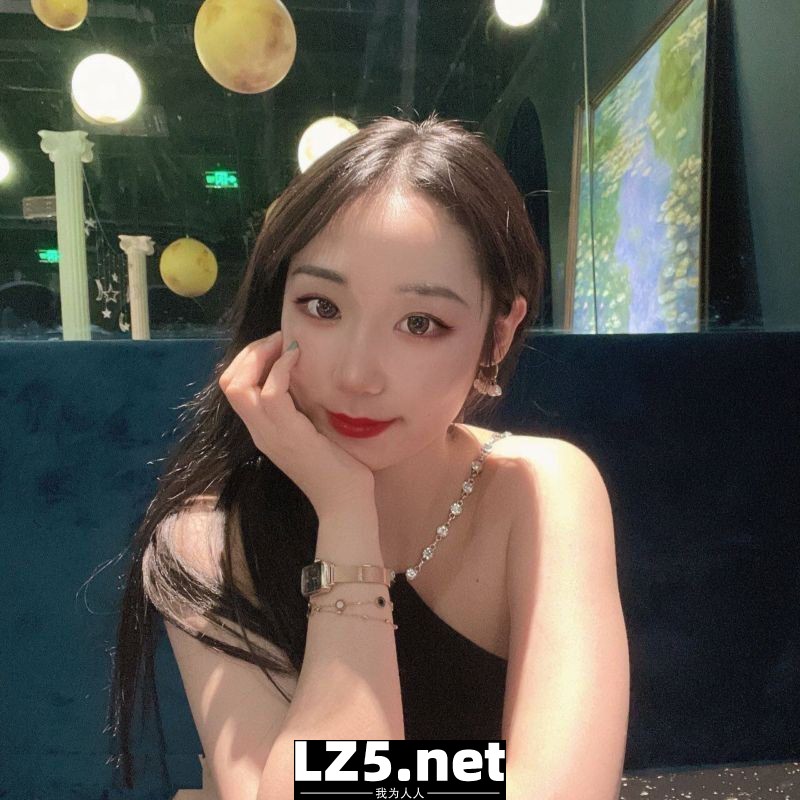 小姐姐誘惑我舔她的小逼  (18P)
