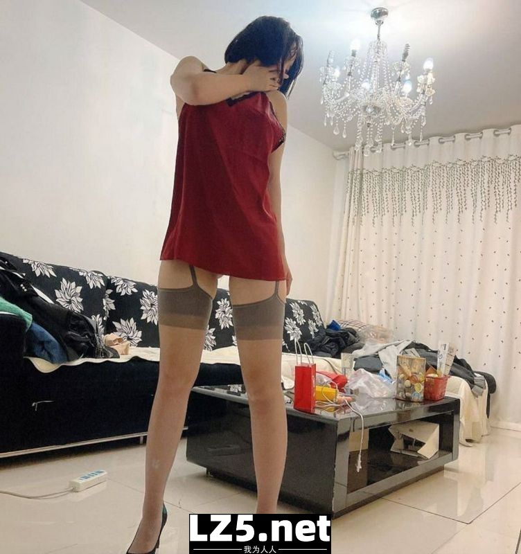 小姐姐誘惑我舔她的小逼  (18P)