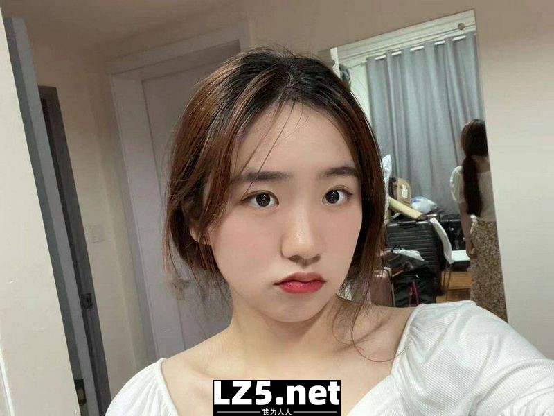 母狗女友的自拍照  (10P)