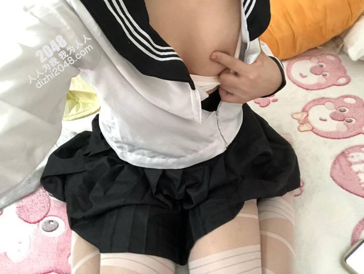 后入视角白虎自拍，cos美图嫩得让人流鼻血【21P】