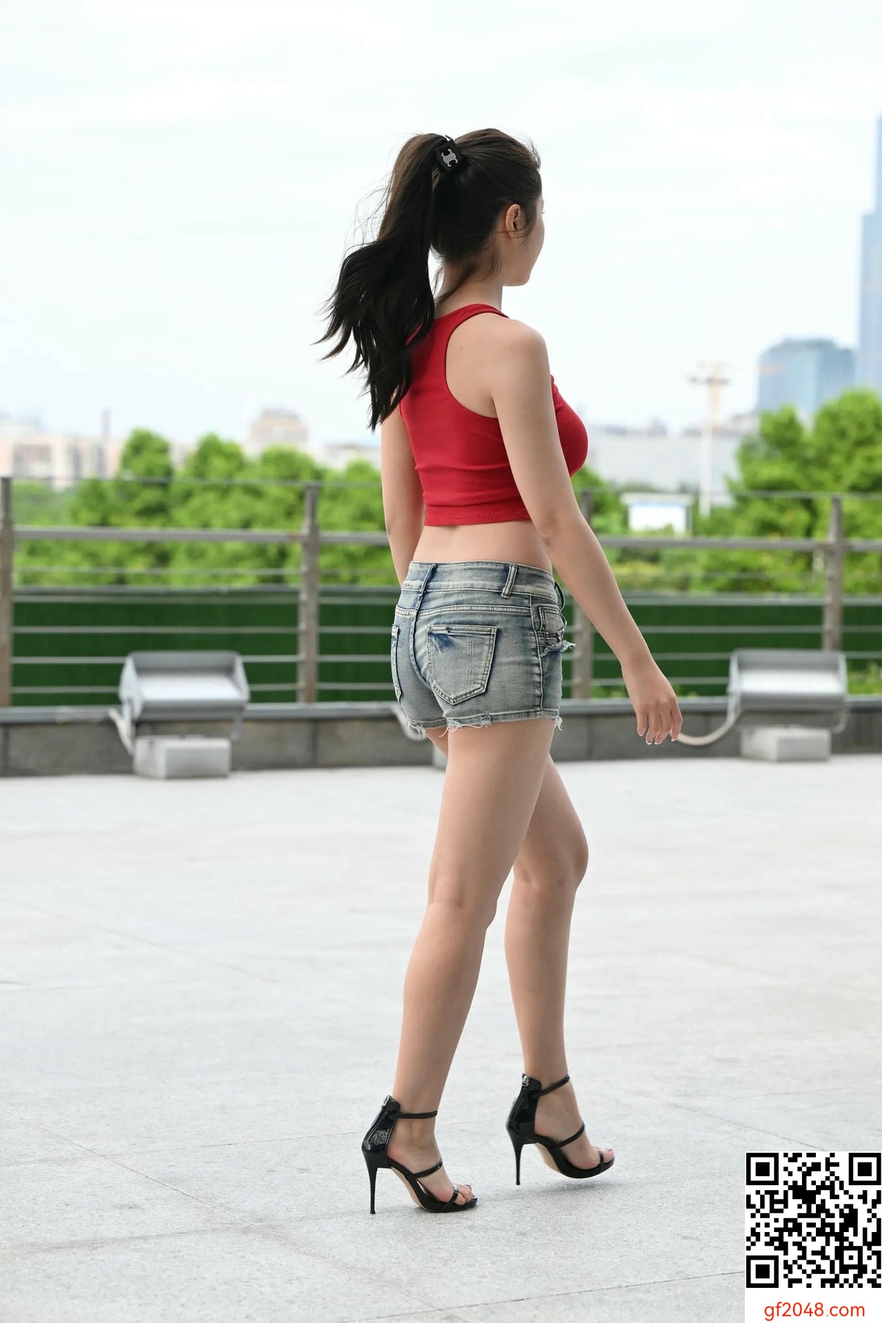 【網路收集系列】熱褲美腿美足美女【60P】