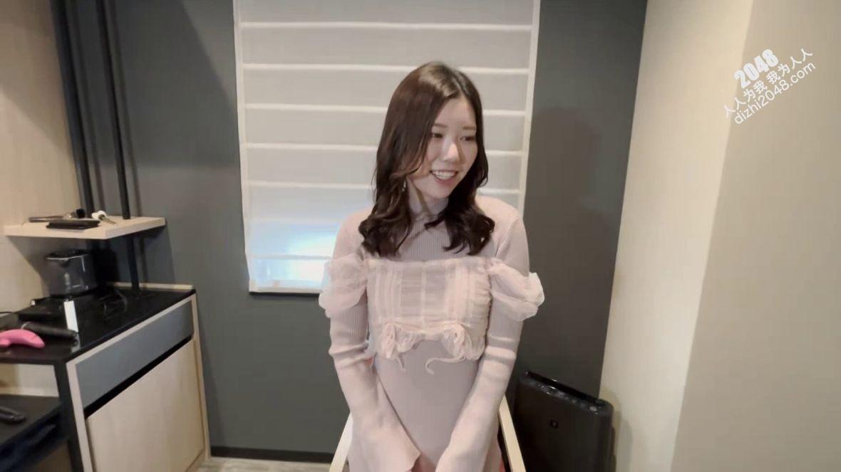 黑发白皮嫩妹【24P】
