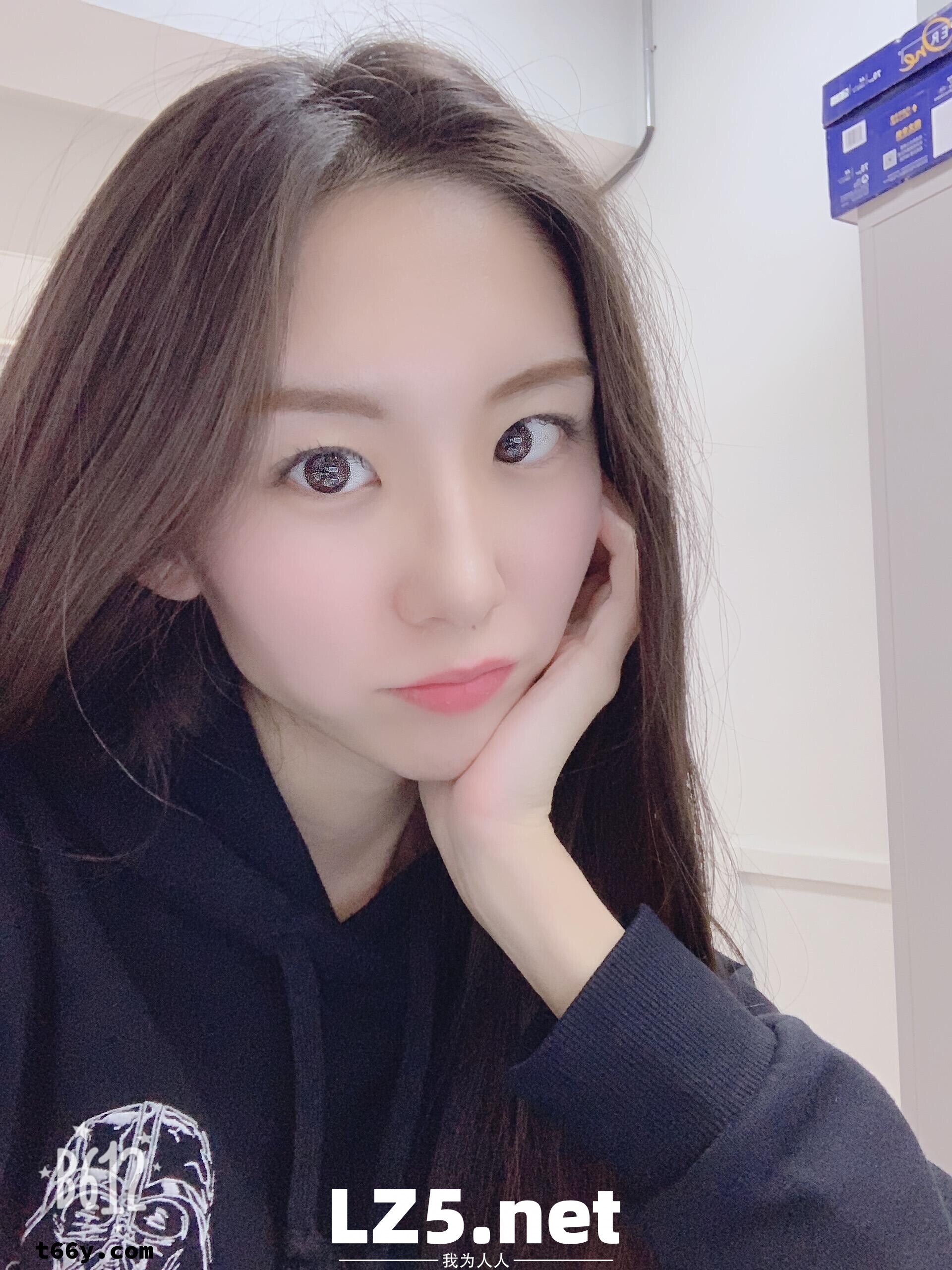 露脸骚逼[26P]