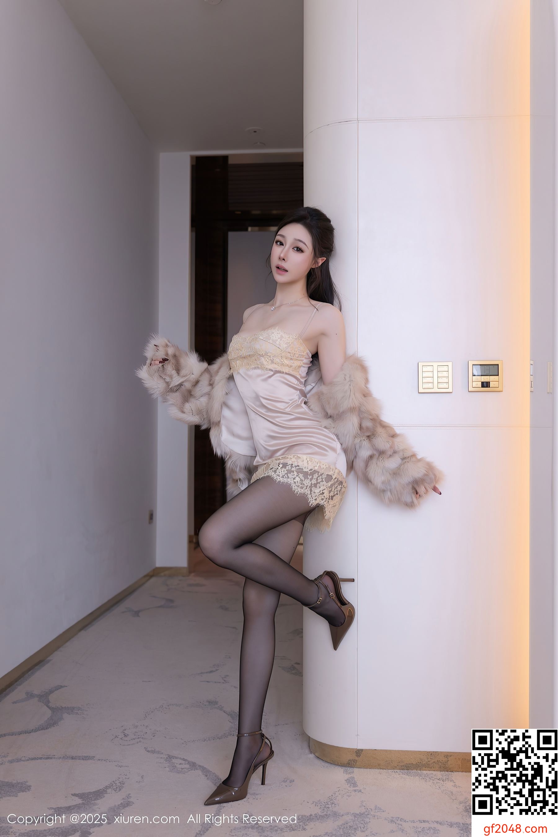 [XiuRen秀人网] No.10259 小逗逗 魅惑黑丝