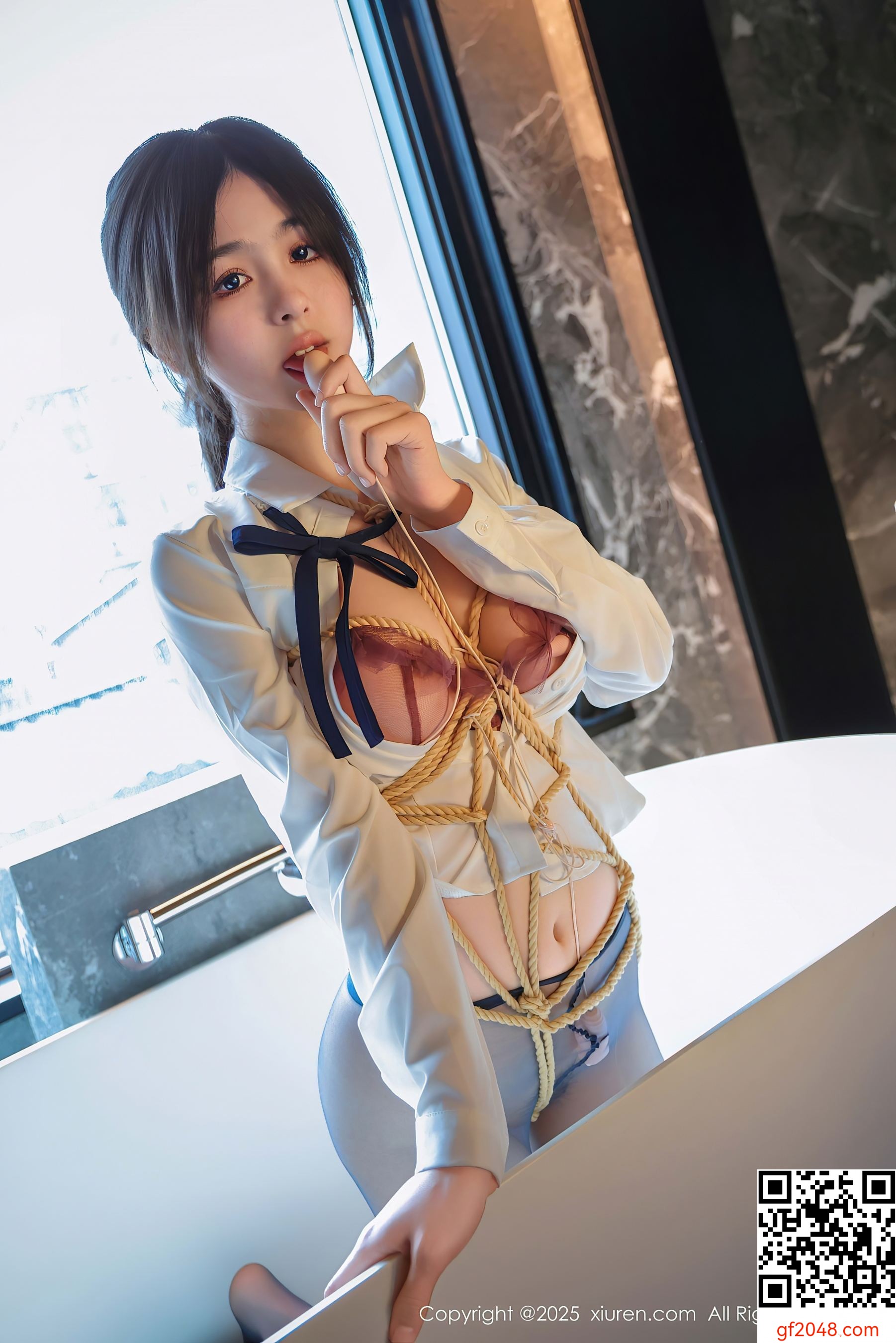 [XiuRen秀人网] No.9949 奶芙乔乔 美腿黑丝
