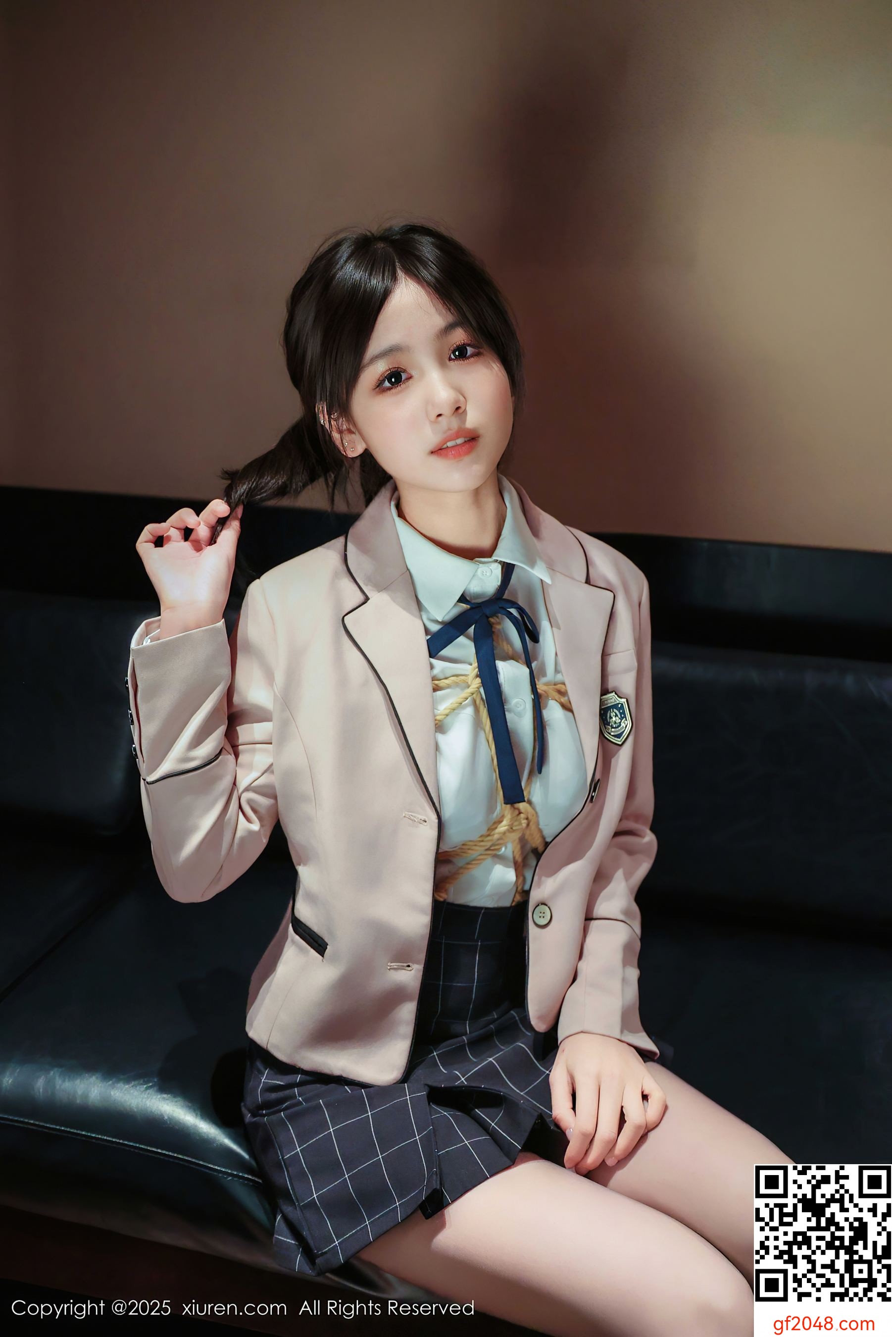 [XiuRen秀人网] No.9949 奶芙乔乔 美腿黑丝