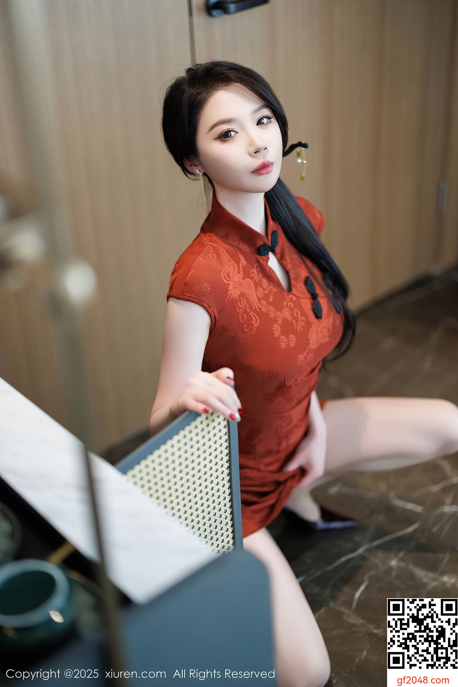 [XiuRen秀人网] No.9812 梦心玥 旗袍美腿