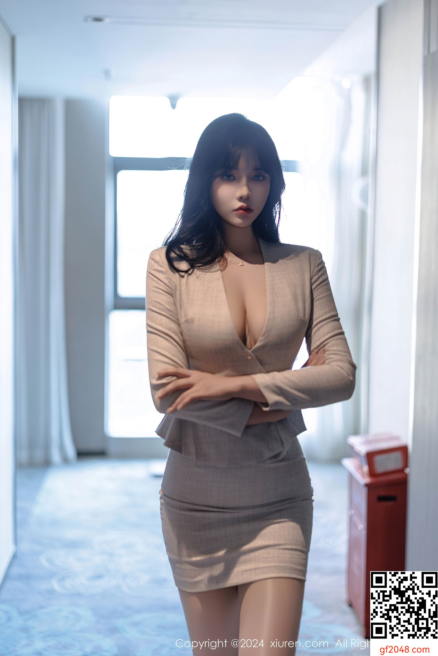[XiuRen秀人网] No.9398 娜比 丝袜短裙