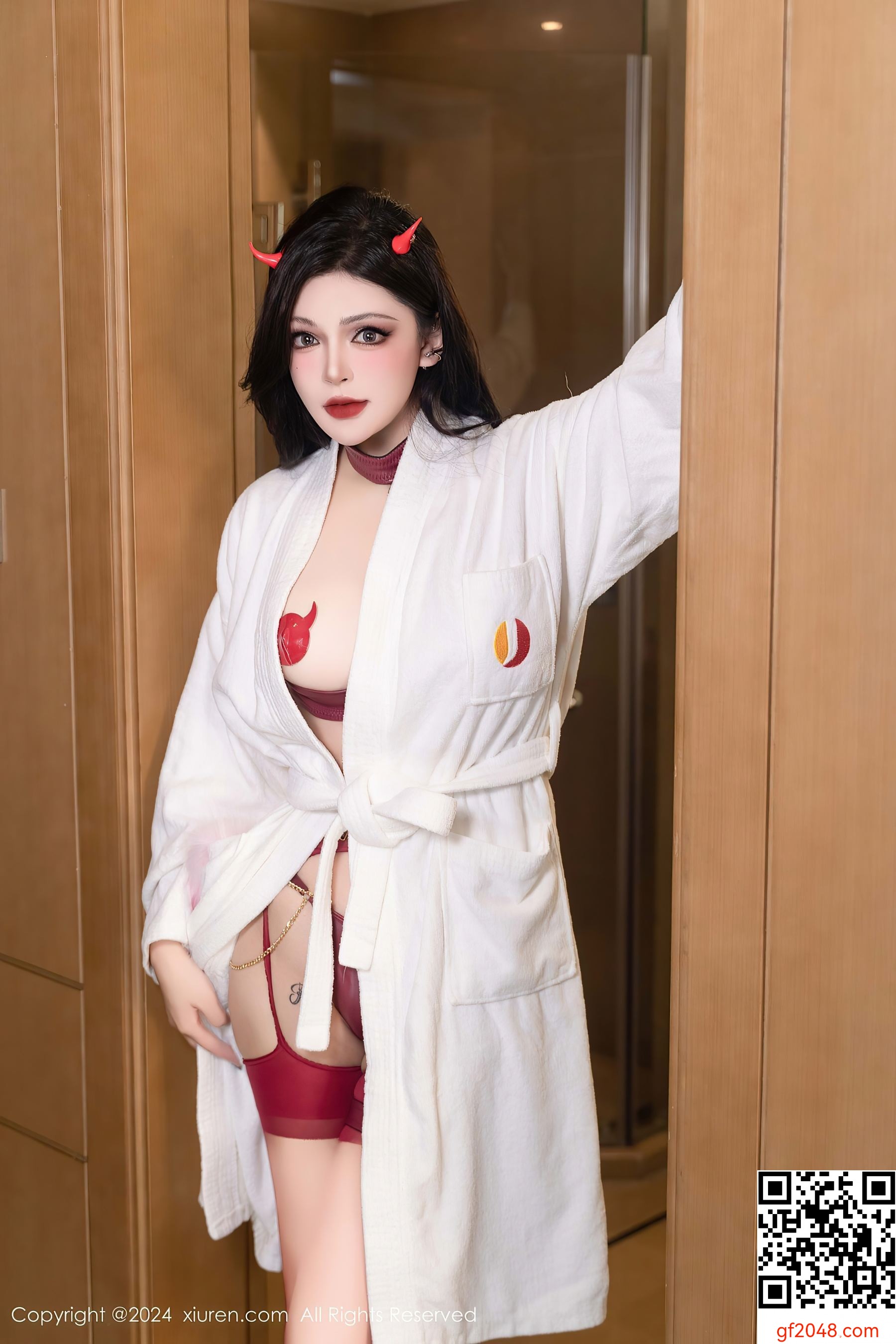 [XiuRen秀人网] No.9352 伊丽莎有点白 美臀性感
