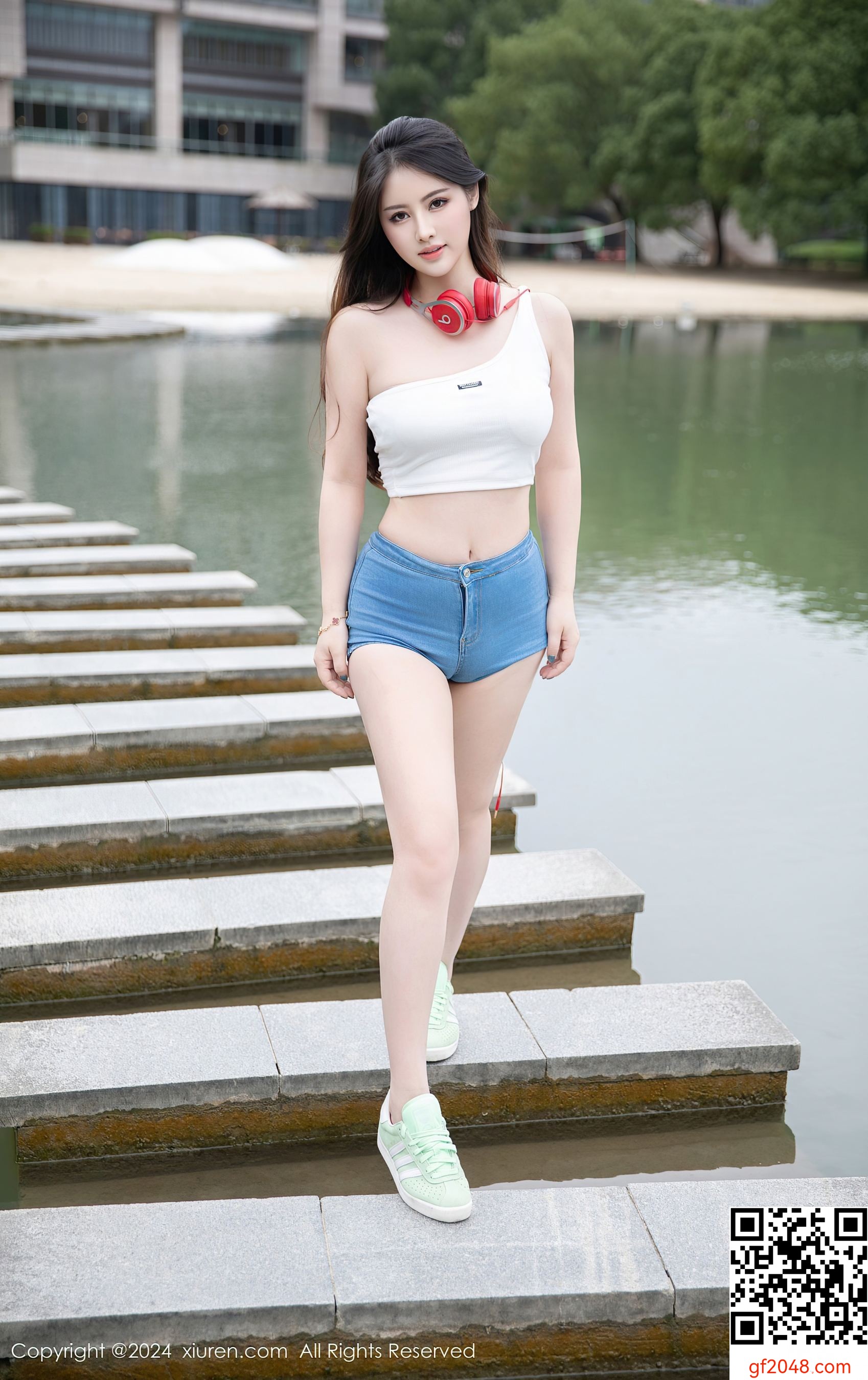 [XiuRen秀人网] No.9354 诗诗kiki 美臀性感