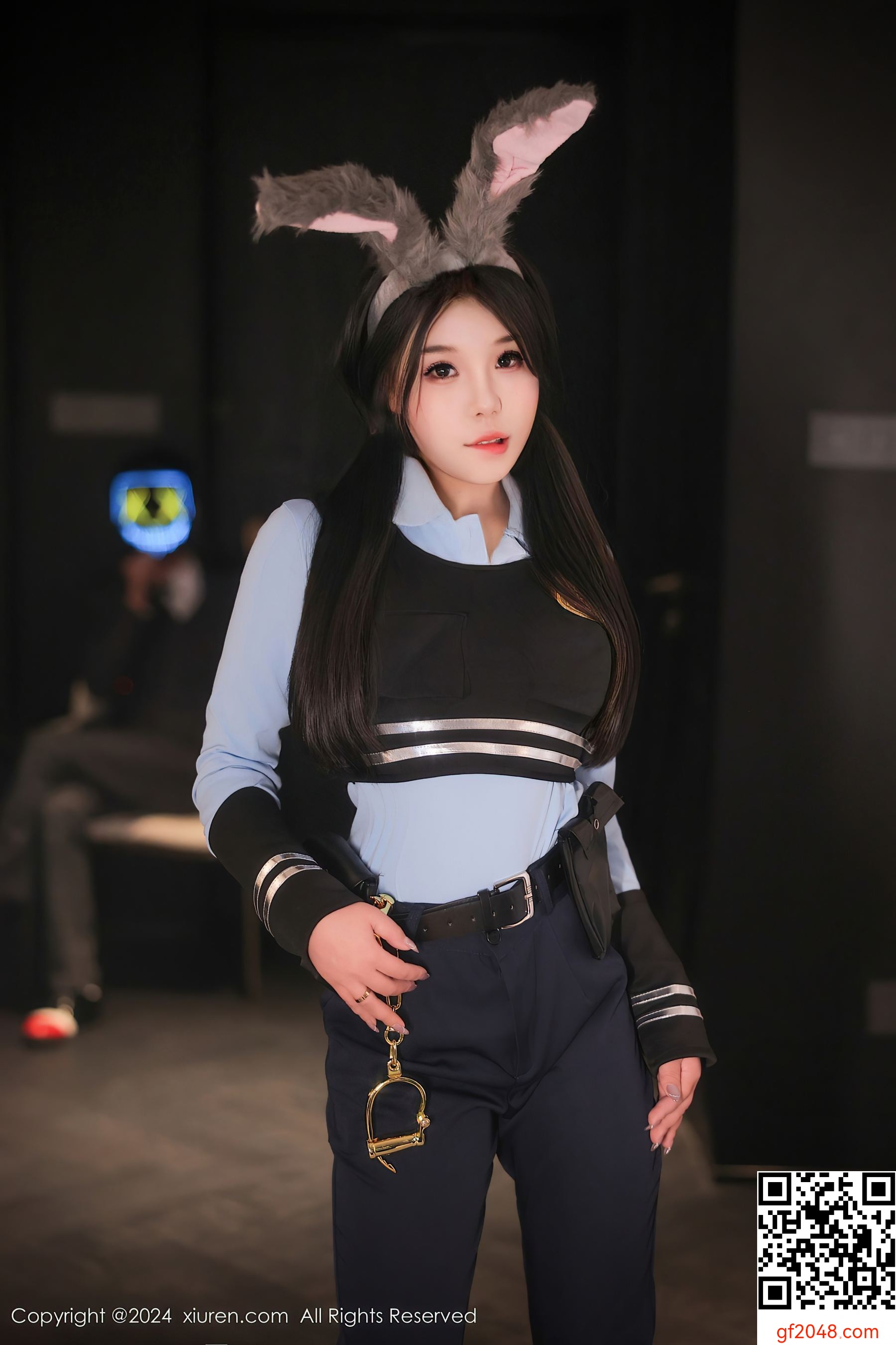 [XiuRen秀人网] No.9071 麦田 黑丝兔子警官