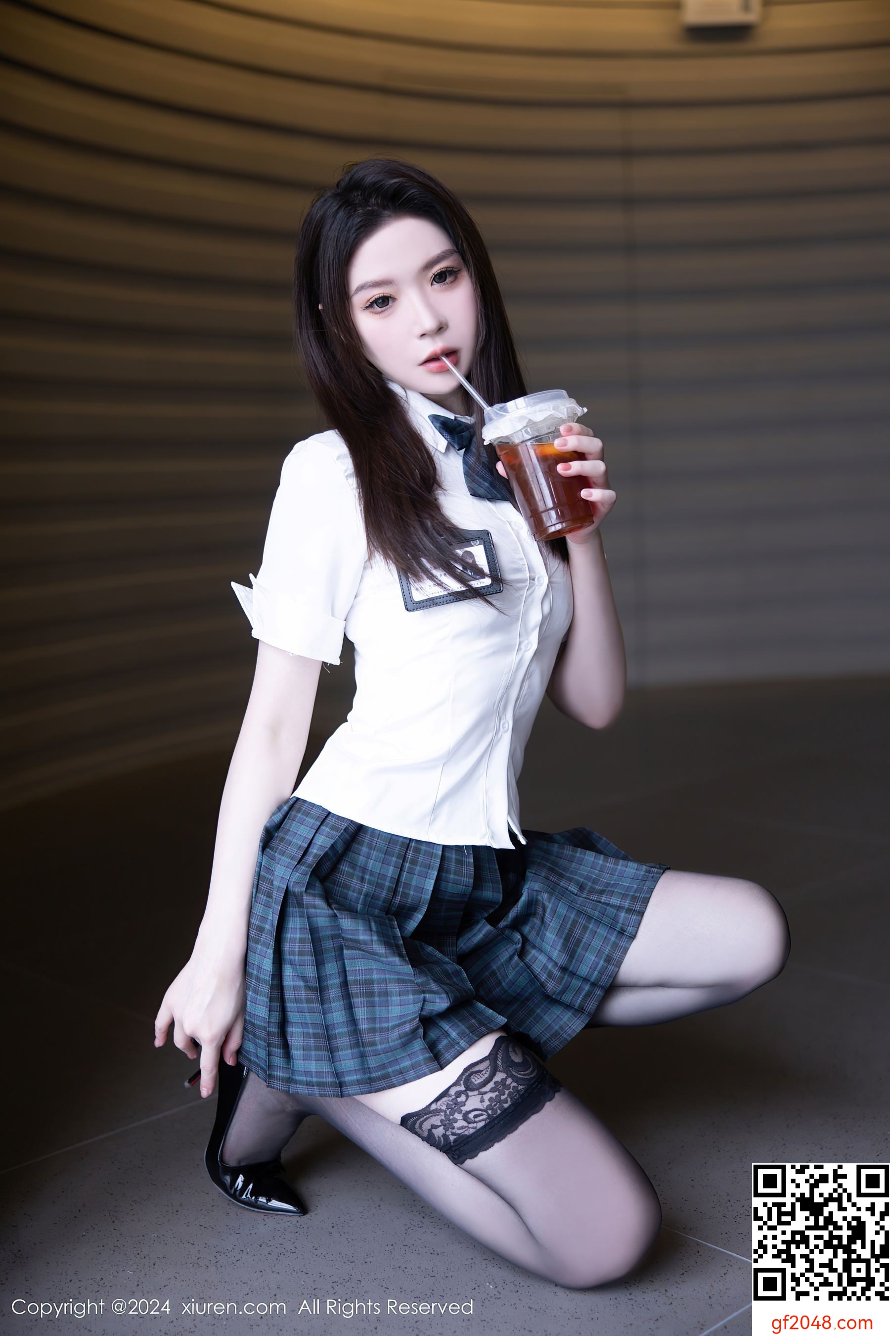 [XiuRen秀人网] No.9074 梦心玥 黑丝美腿