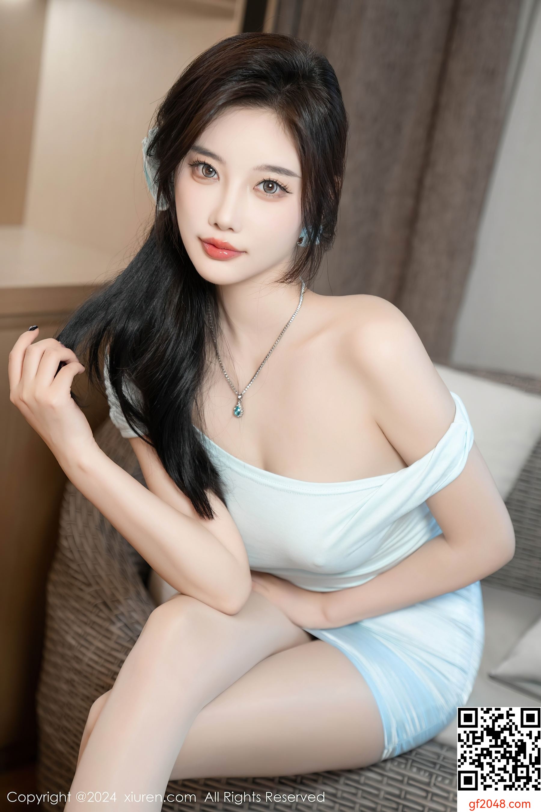 [XiuRen秀人网] No.8960 杨晨晨Yome 丝袜美腿