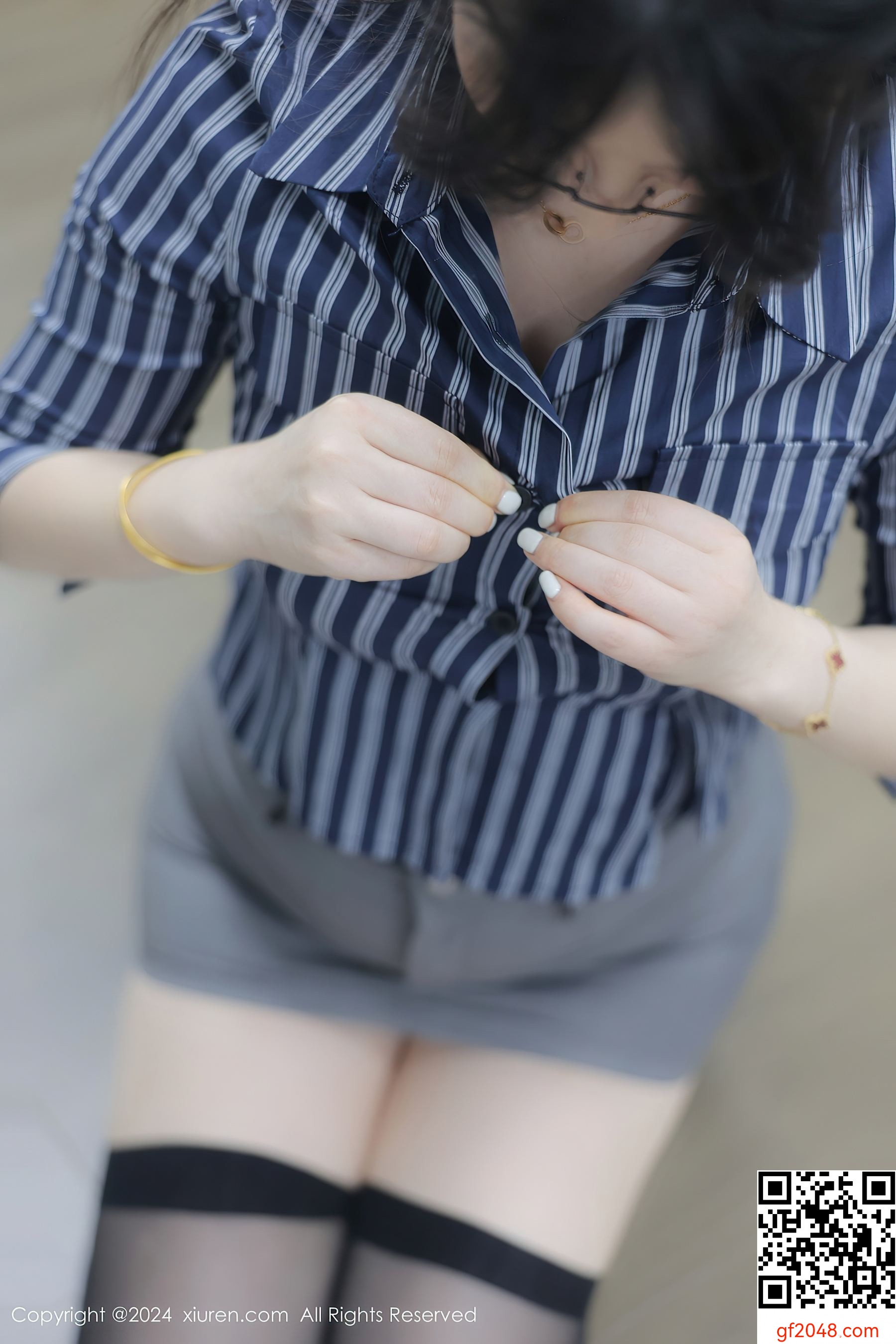 [XiuRen秀人网] No.8971 诗诗kiki 黑丝美腿
