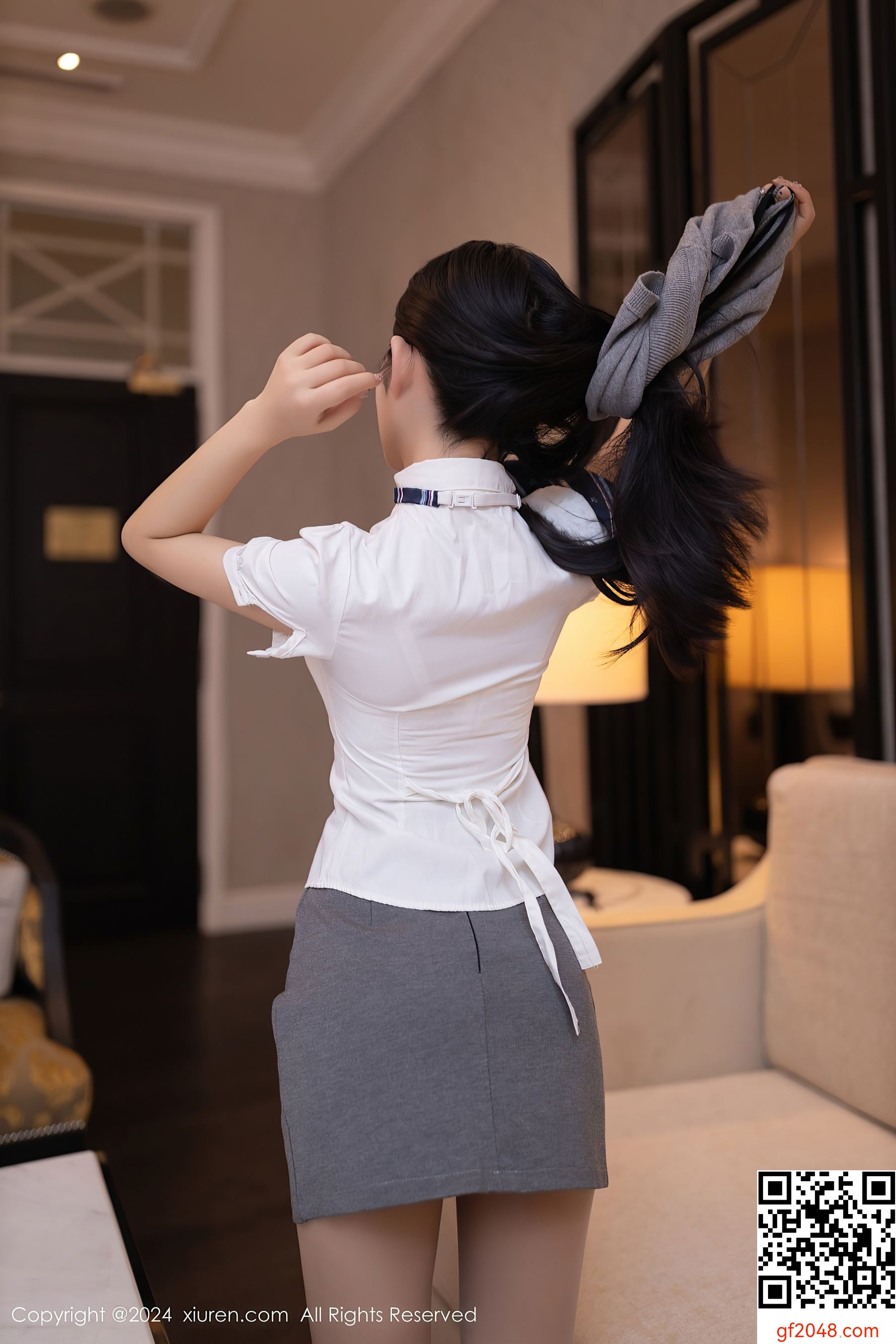 [XiuRen秀人网] No.8910 谭小灵 丝袜美腿