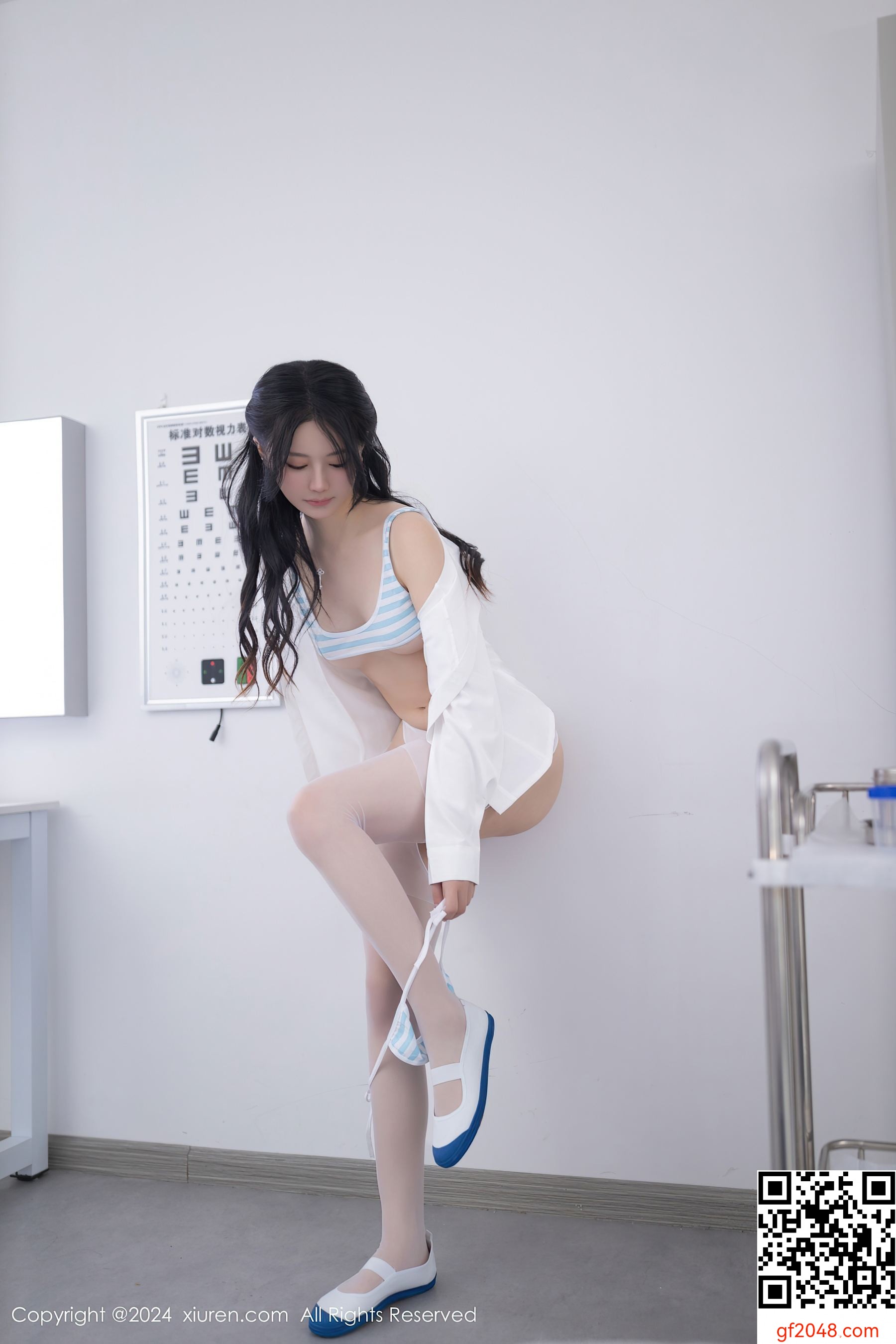 [XiuRen秀人网] No.8852 幼幼 丝袜美腿