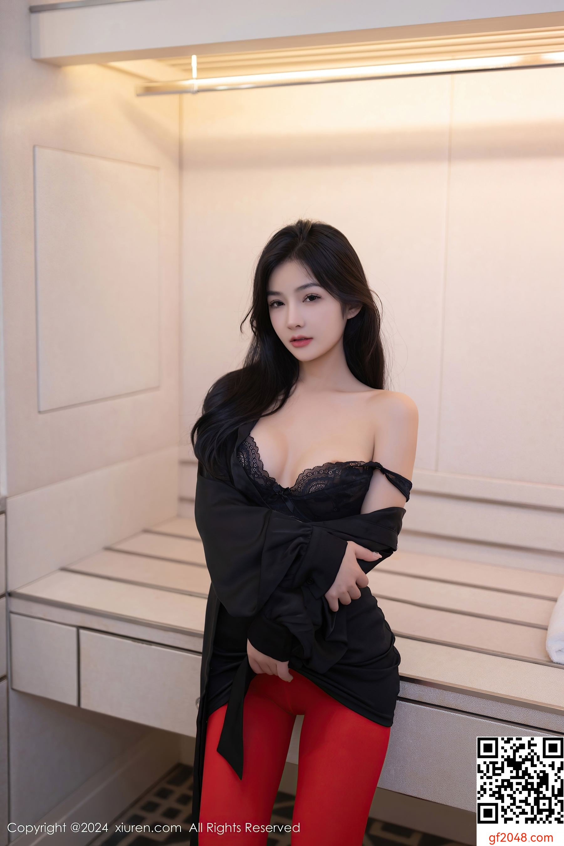 [XiuRen秀人网] No.8801 谭小灵 丝袜美腿