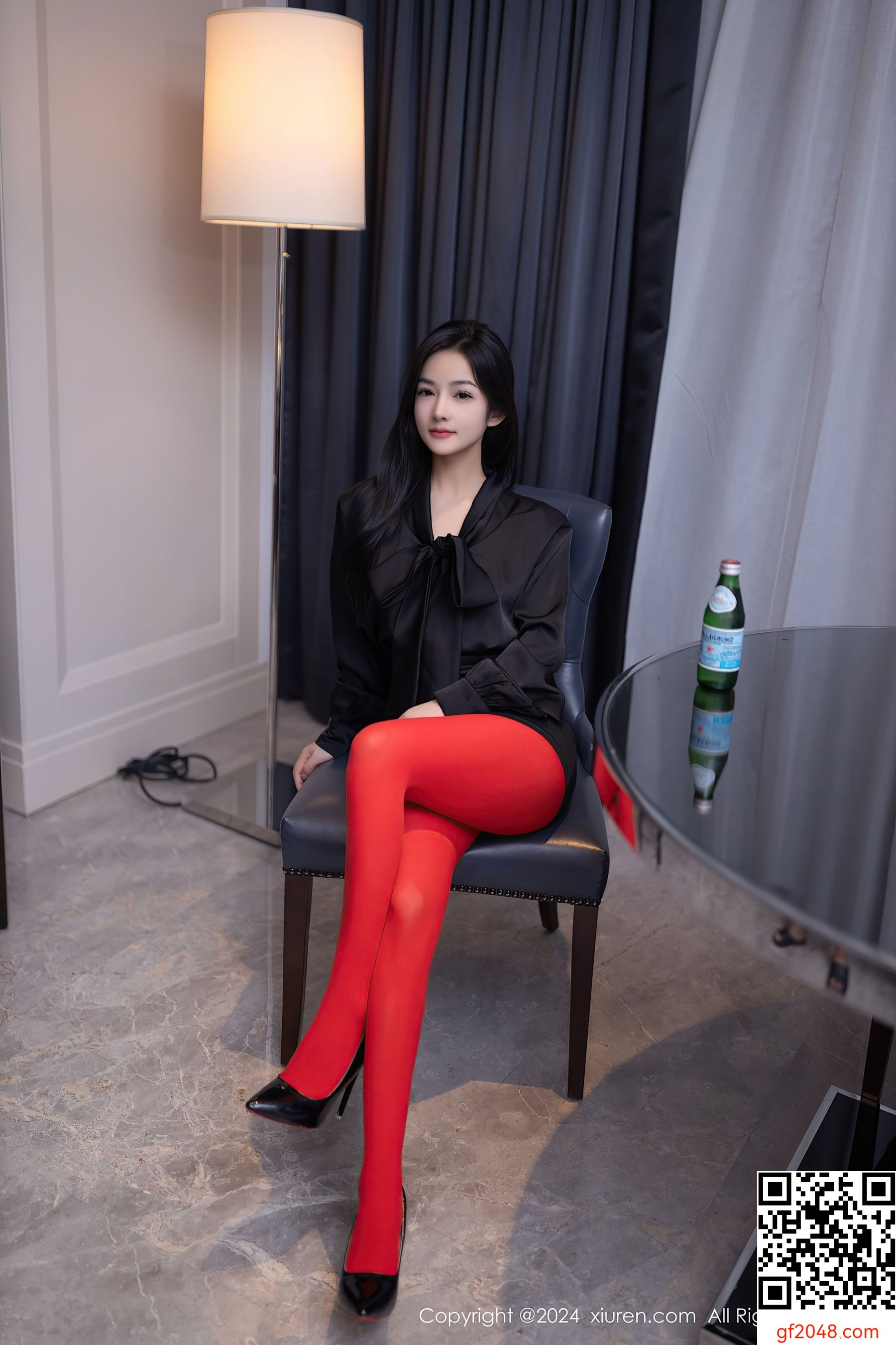 [XiuRen秀人网] No.8801 谭小灵 丝袜美腿