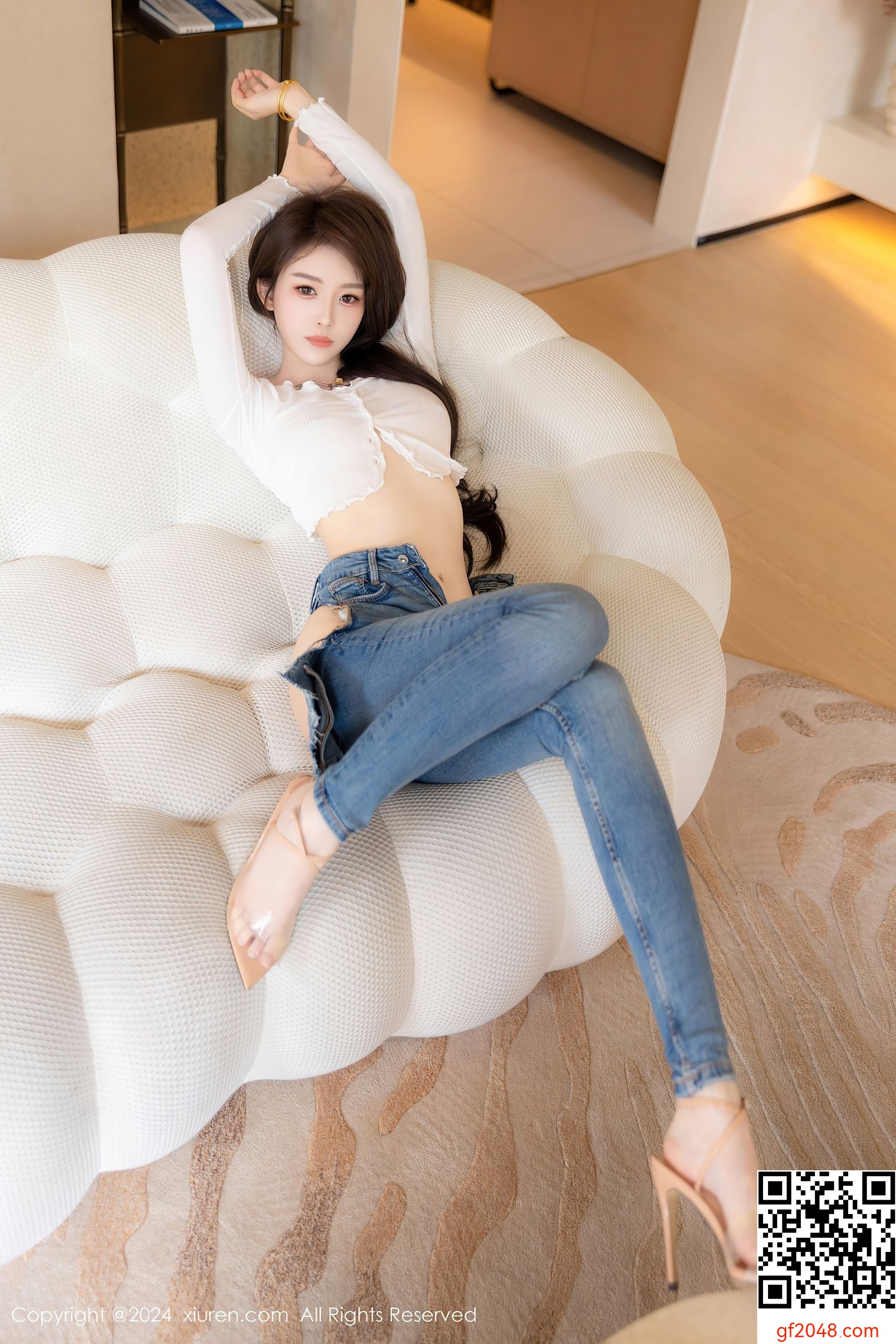 [XiuRen秀人网] No.8740 奶瓶. 美腿性感