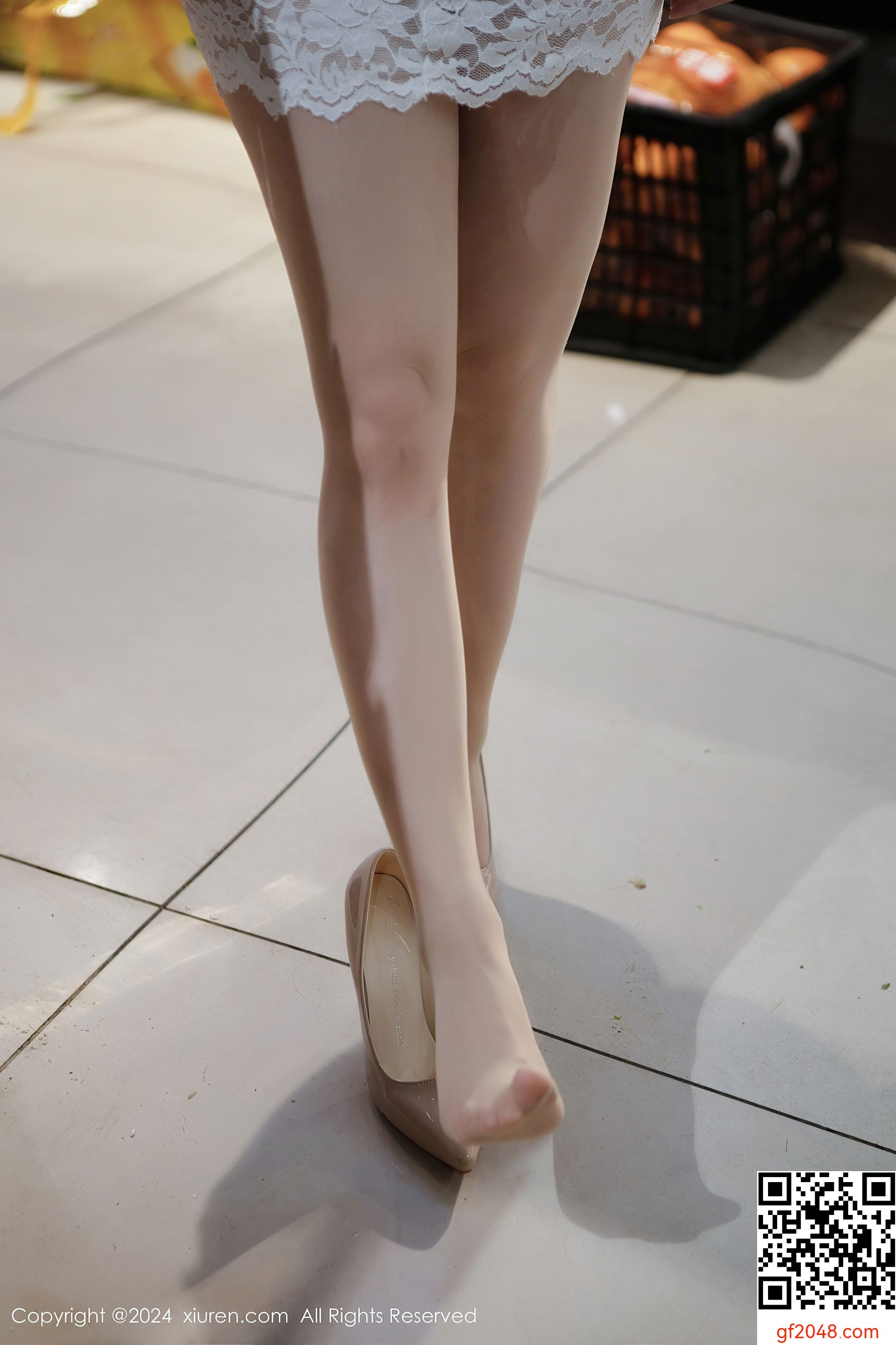 [XiuRen秀人网] No.8677 豆瓣酱 丝袜美腿