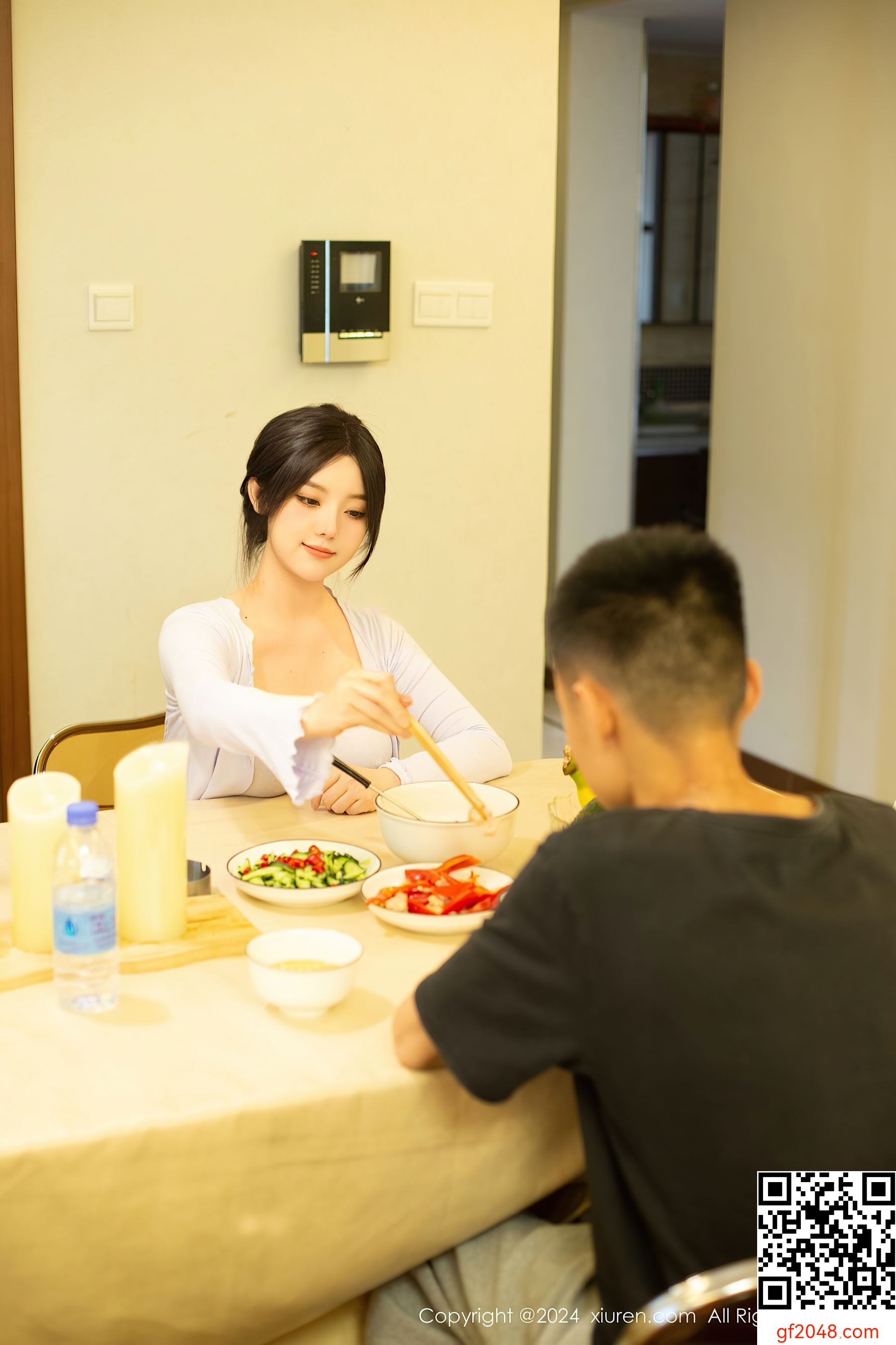 [XiuRen秀人网] No.8677 豆瓣酱 丝袜美腿