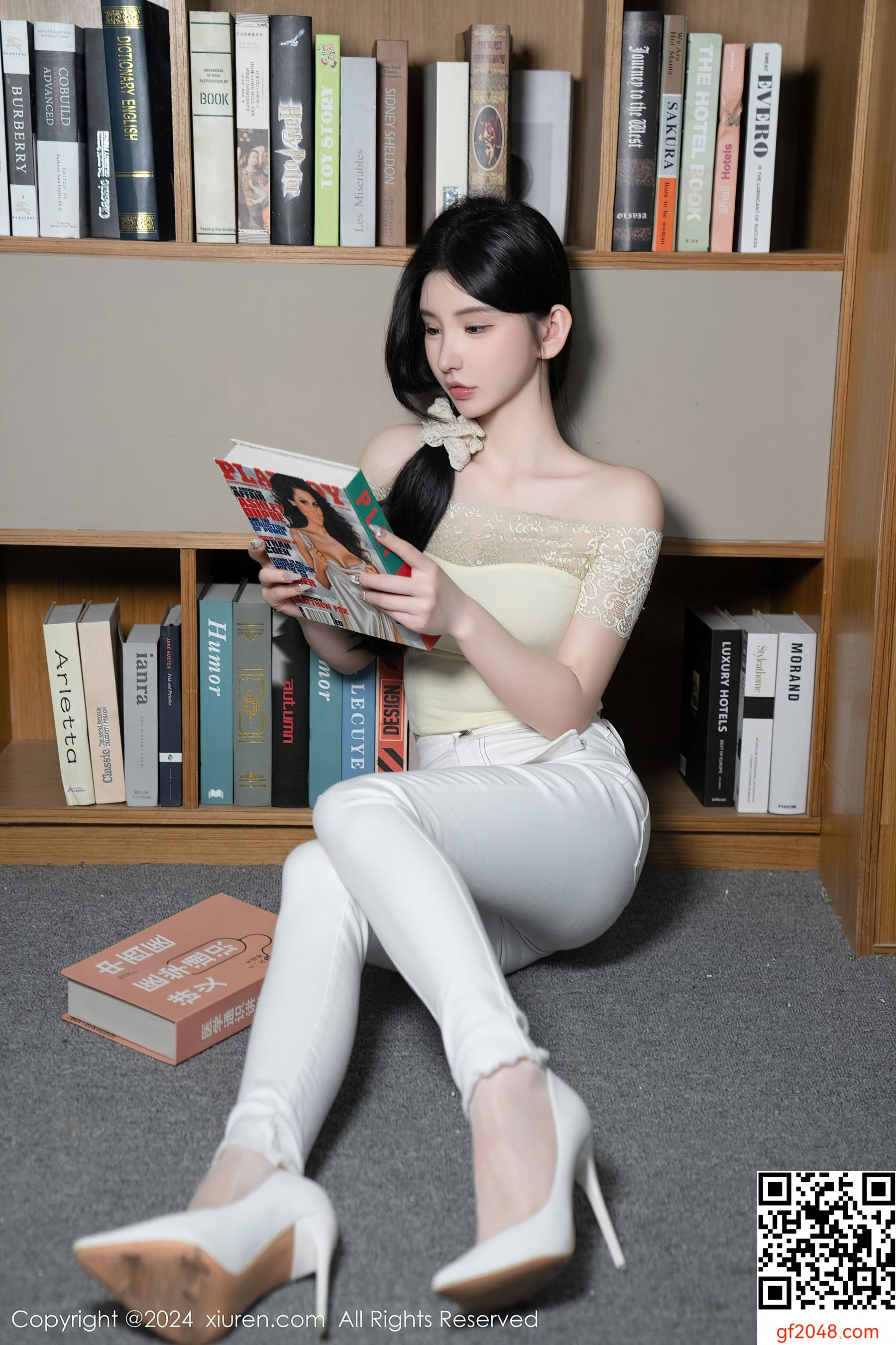 [XiuRen秀人网] No.8633 周于希Sally 图书馆美臀