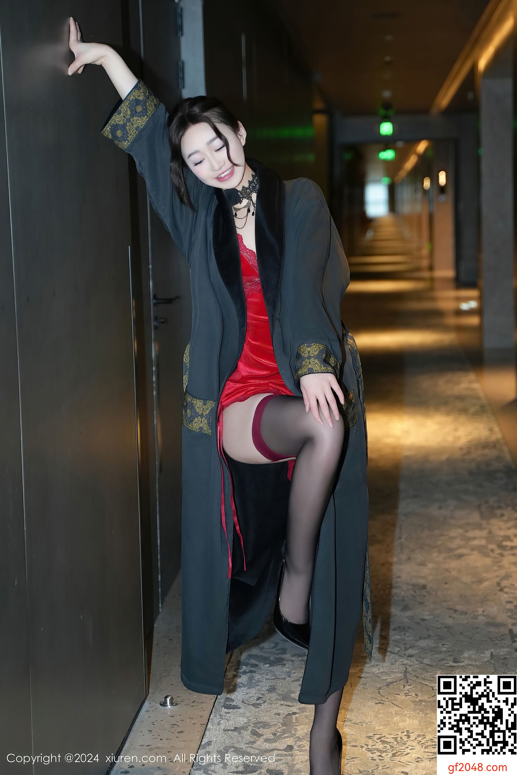 [XiuRen秀人网] No.8547 软糖爱喝奶 黑丝美腿