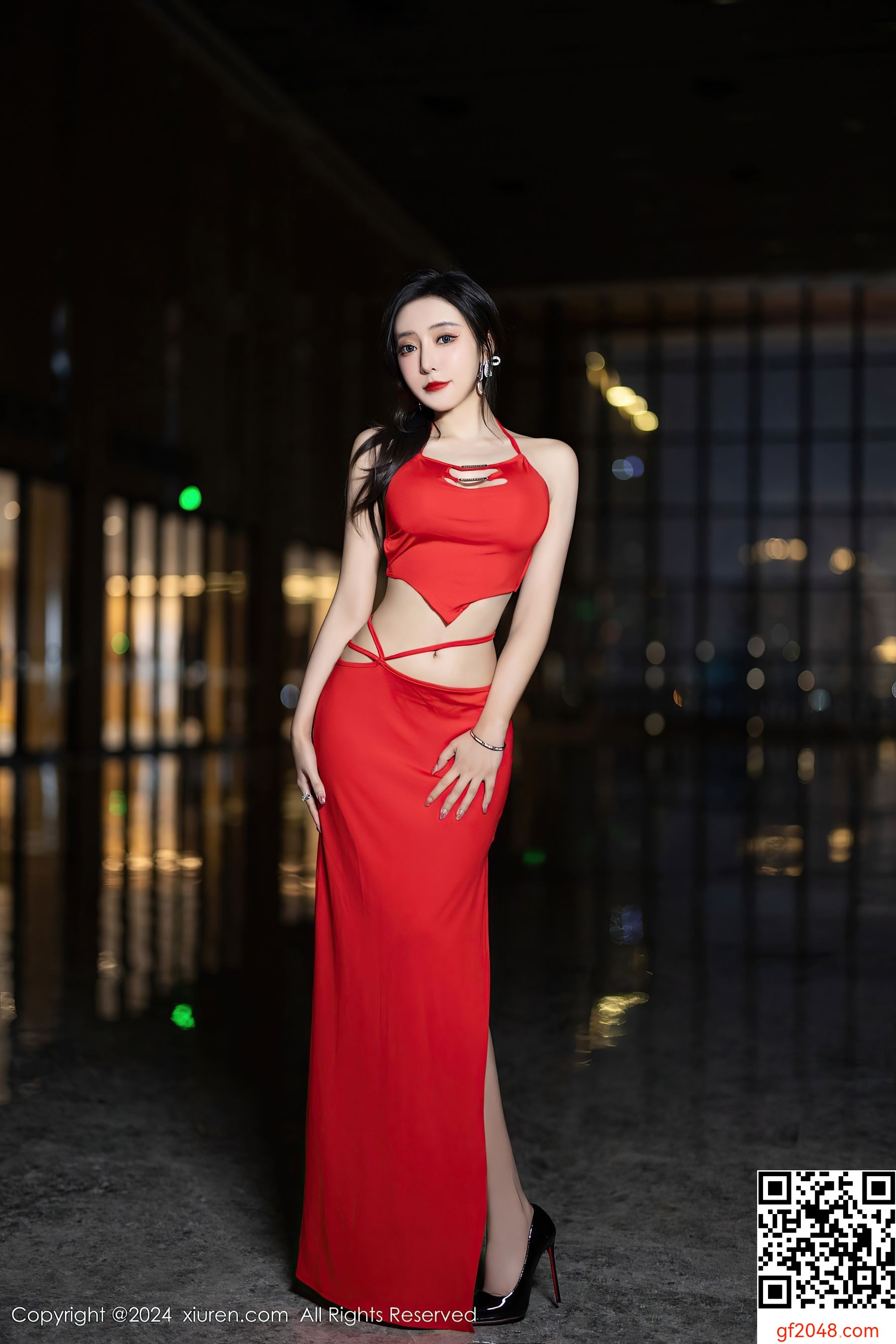 [XiuRen秀人网] No.8378 王馨瑶yanni 丝袜美腿