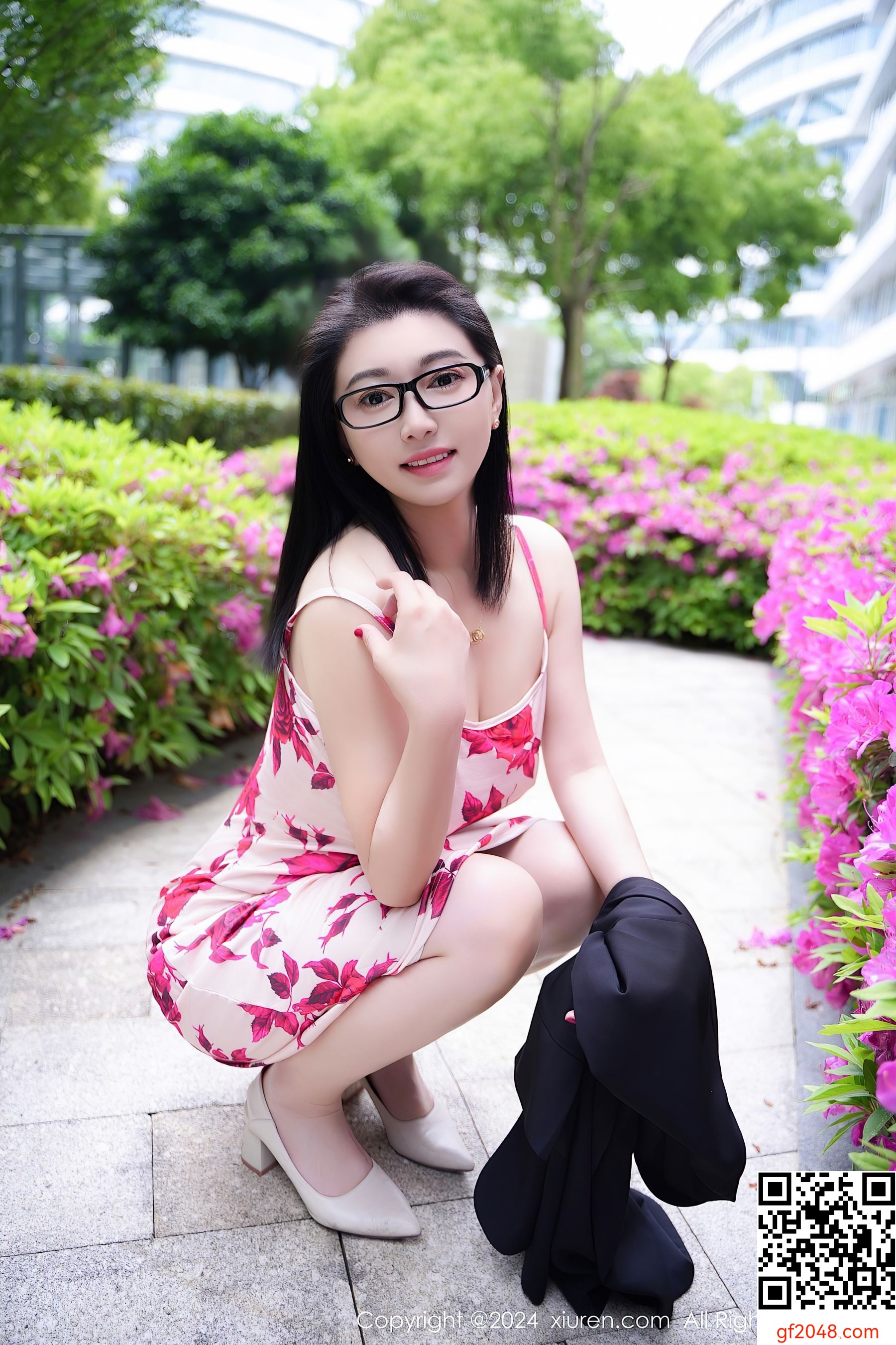 [XiuRen秀人网] No.8468 雅茹老师 长裙美臀