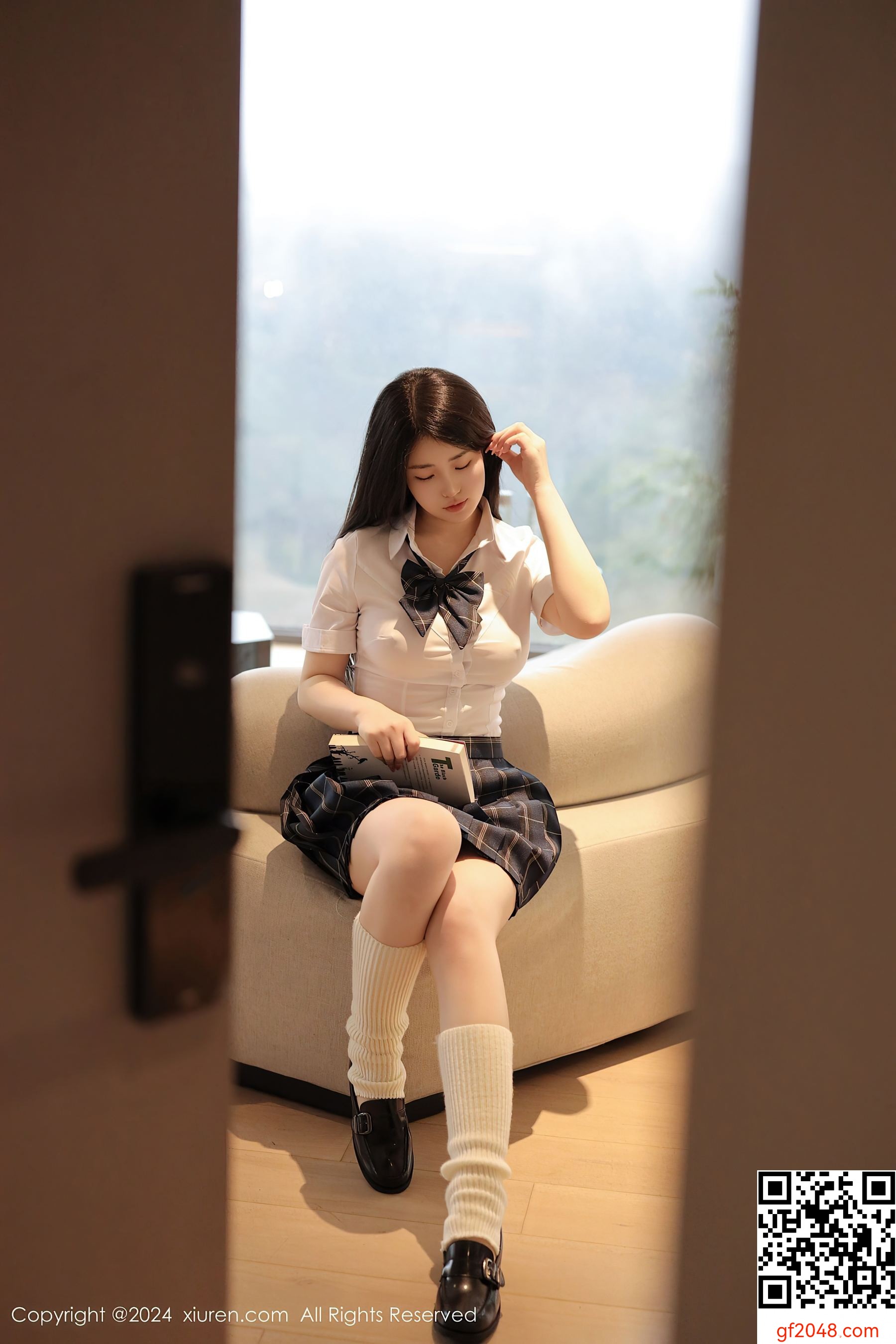 [XiuRen秀人网] No.8173 陈小花 丝袜美腿