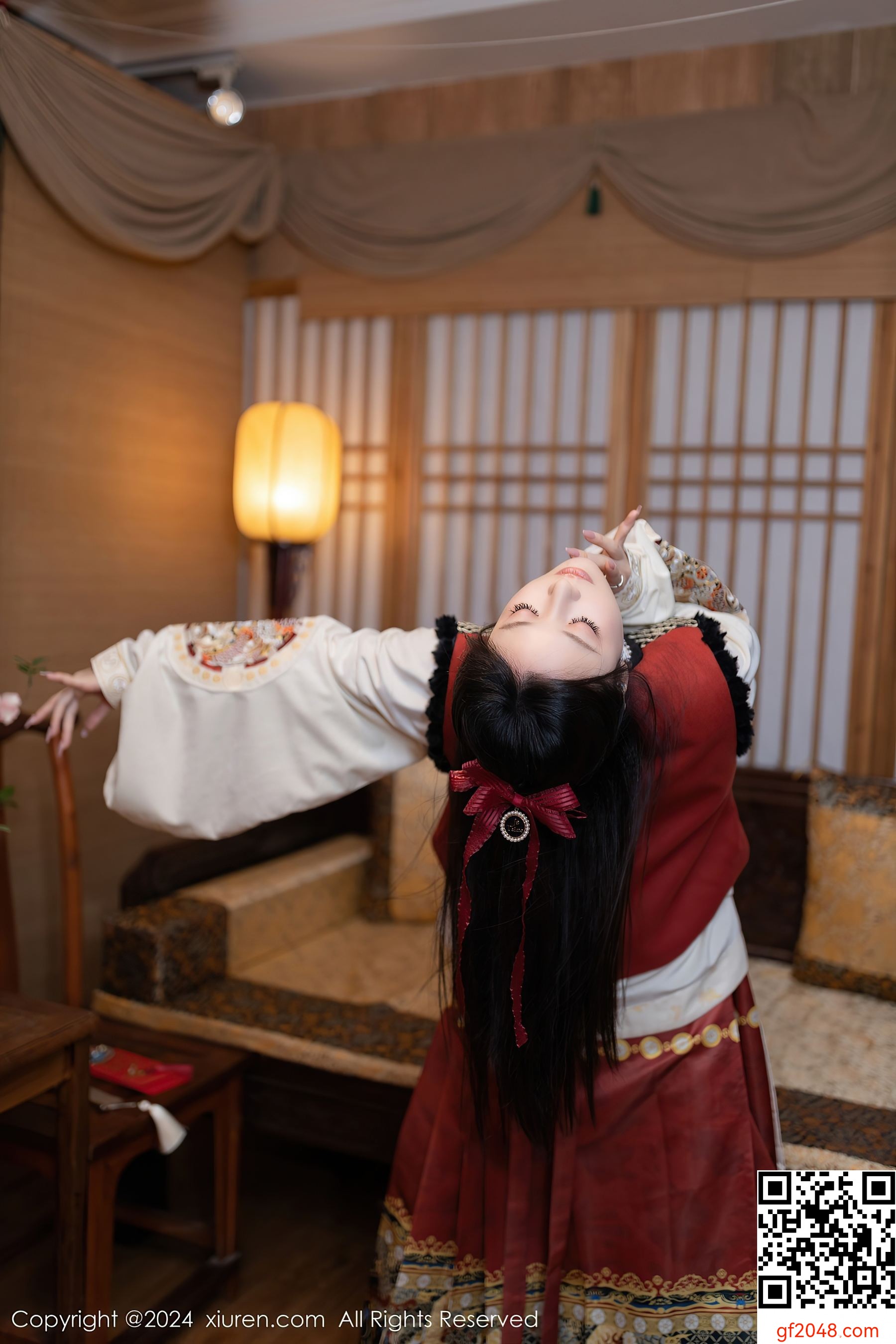 [XiuRen秀人网] No.8095 鱼子酱Fish 美腿妩媚