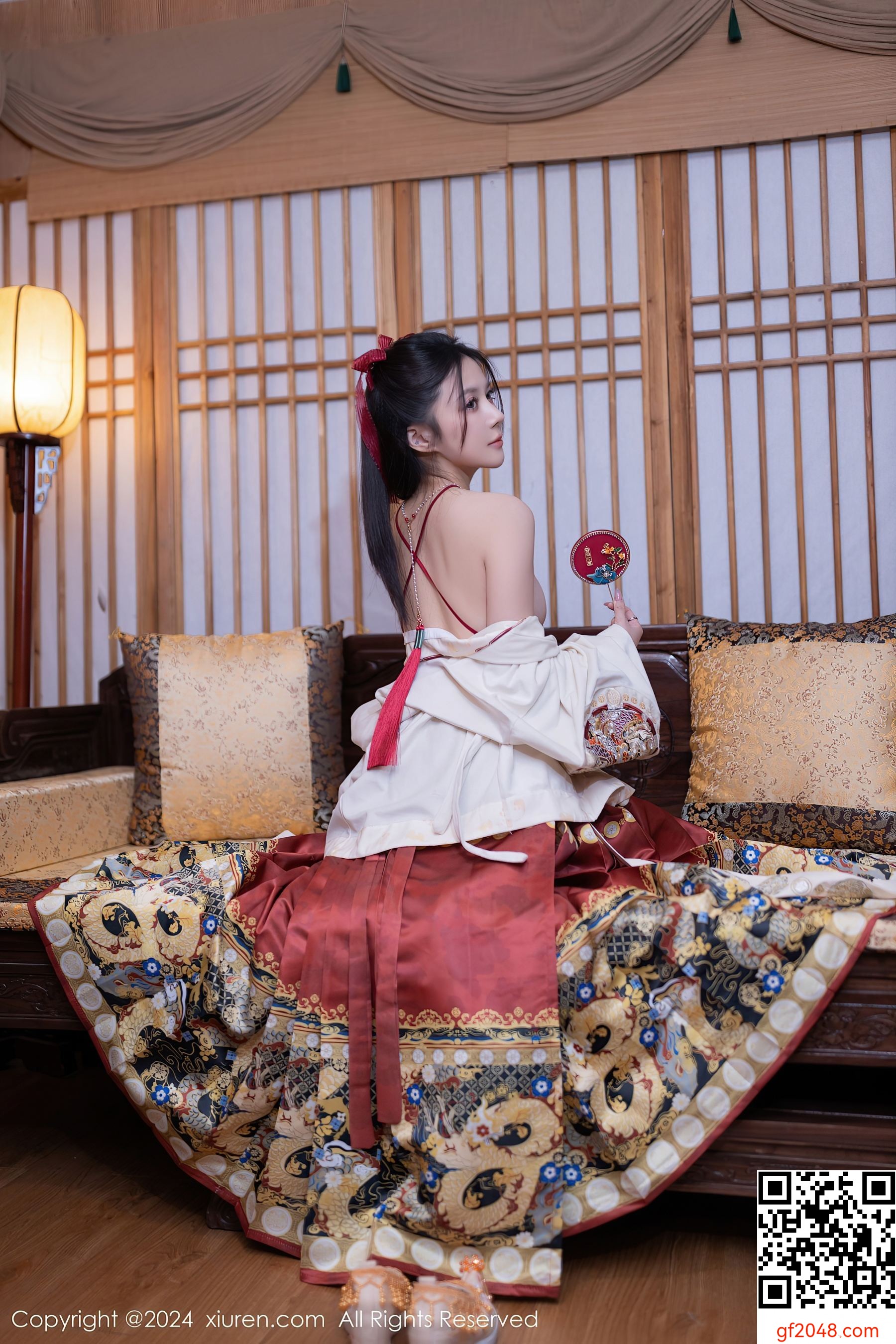[XiuRen秀人网] No.8095 鱼子酱Fish 美腿妩媚