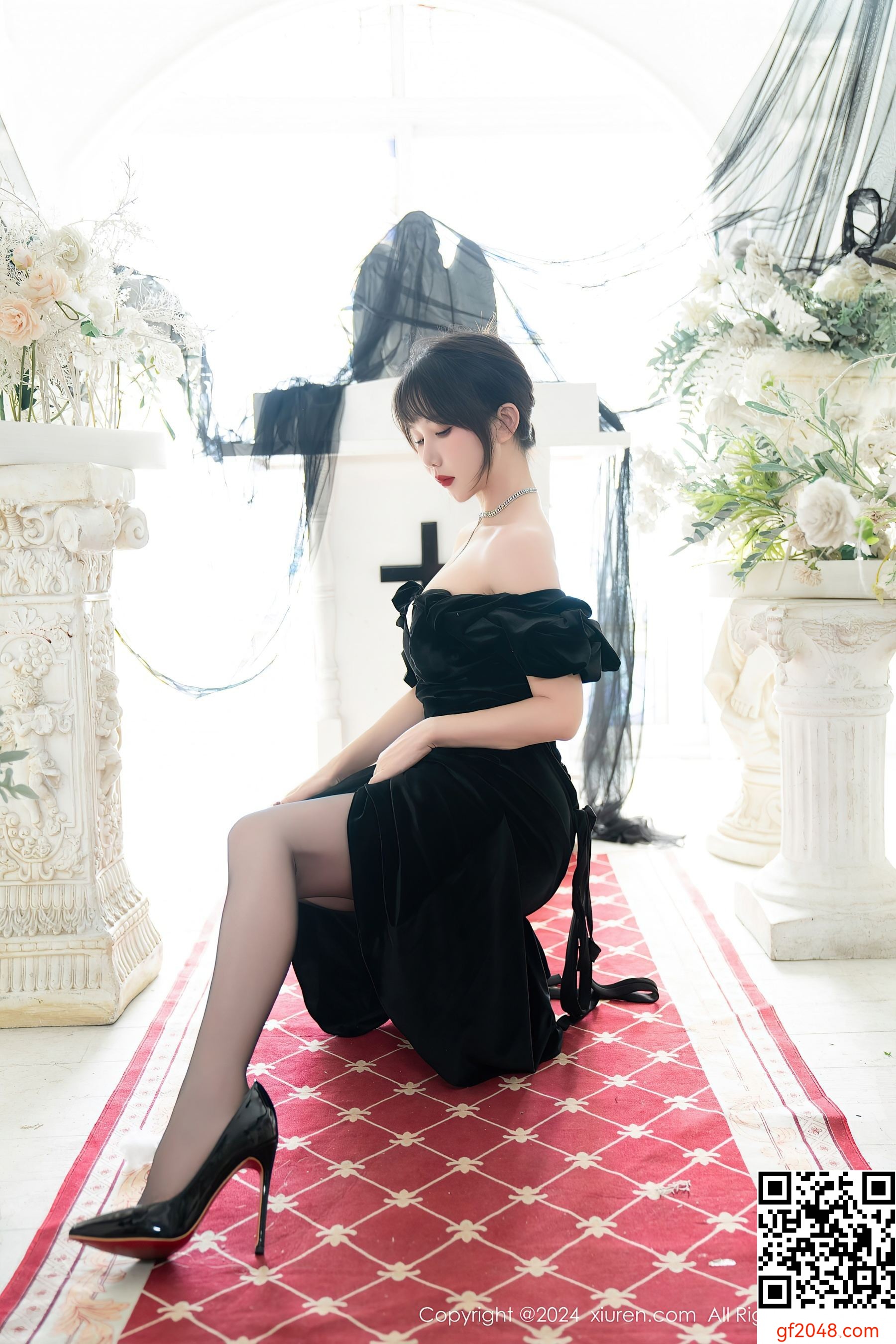 [XiuRen秀人网] No.8070 波巧酱 黑丝美腿
