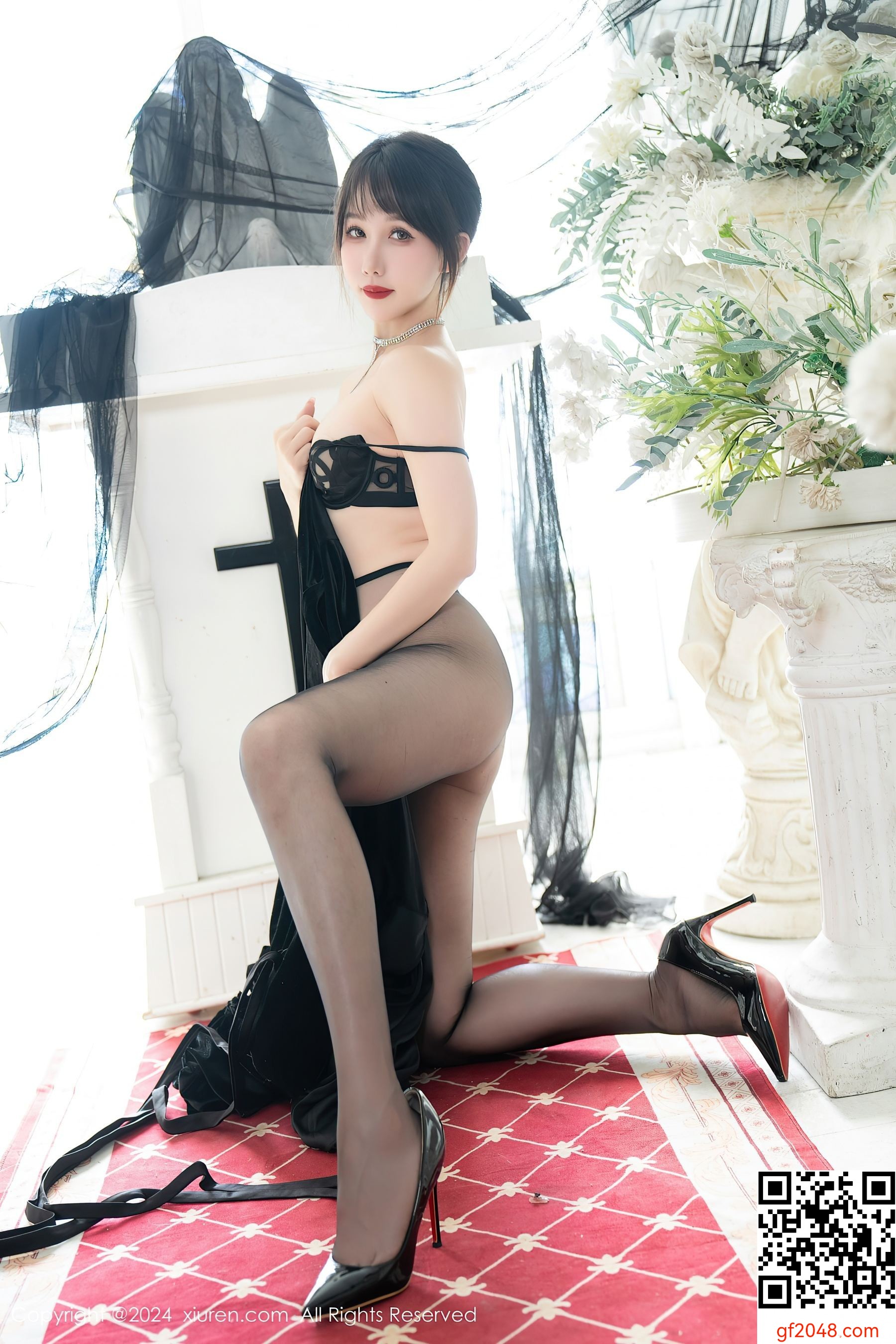 [XiuRen秀人网] No.8070 波巧酱 黑丝美腿