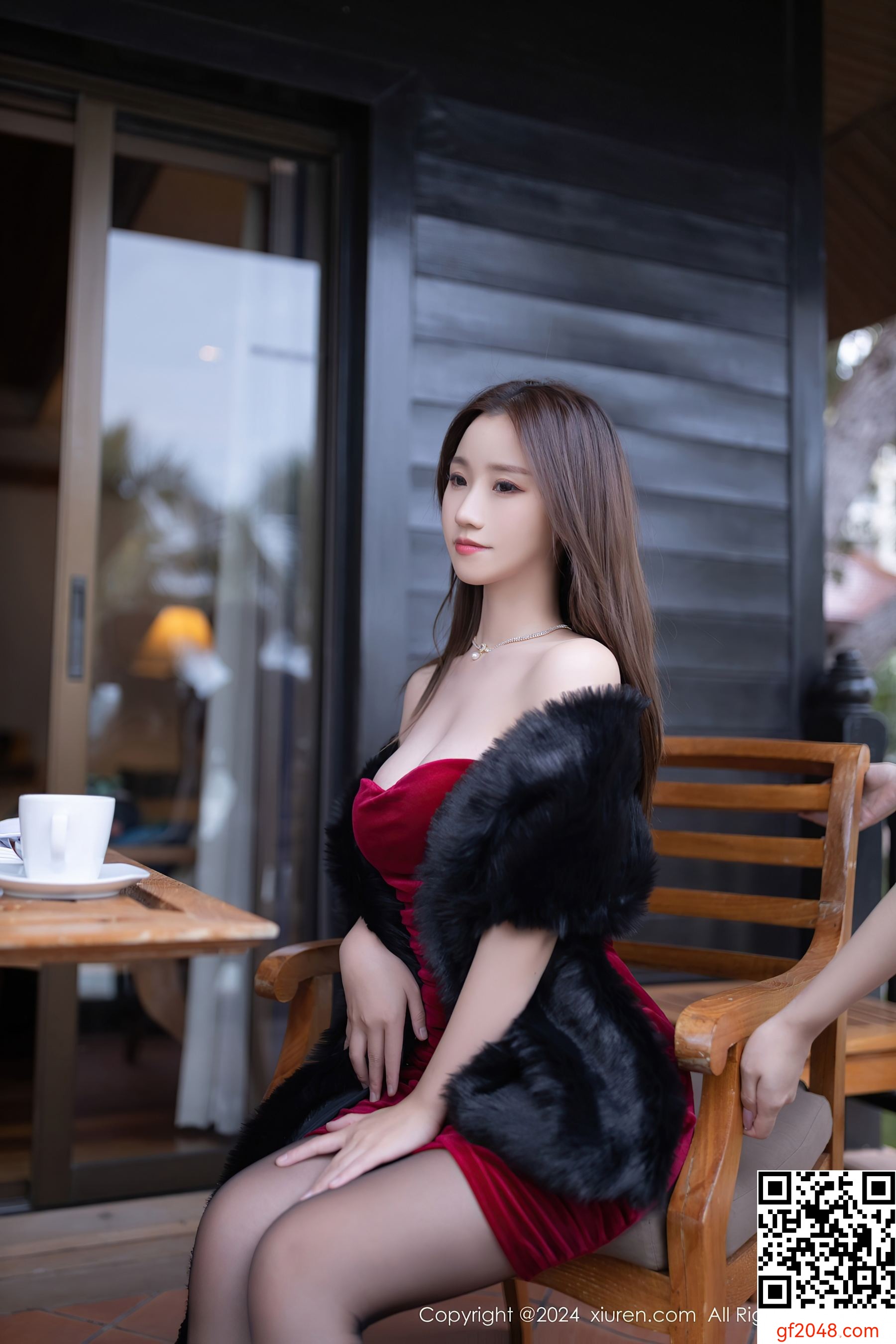 [XiuRen秀人网] No.8077 杏子Yada 美腿黑丝