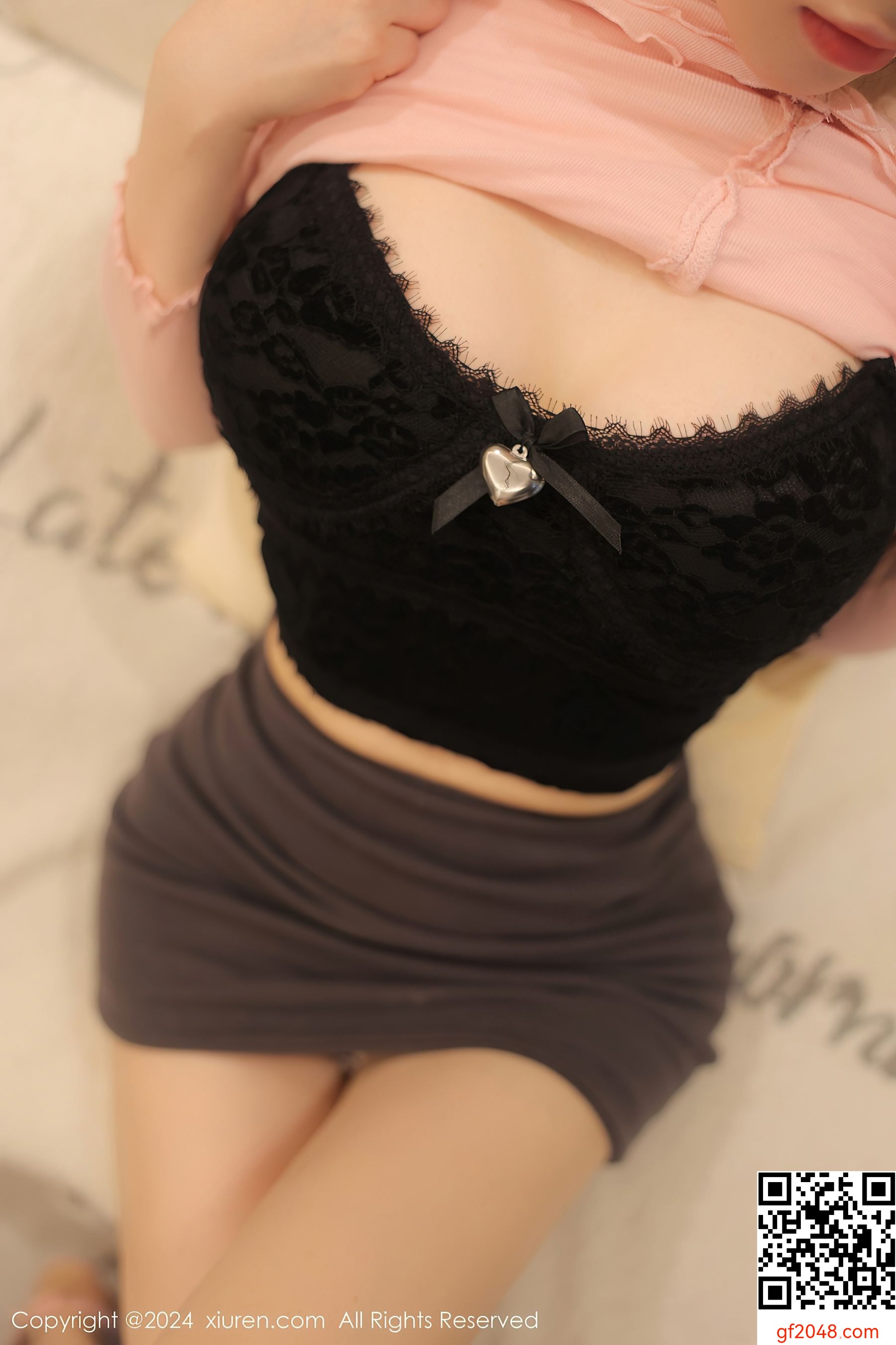 [XiuRen秀人网] No.7974 雨儿酱eve 短裙美腿