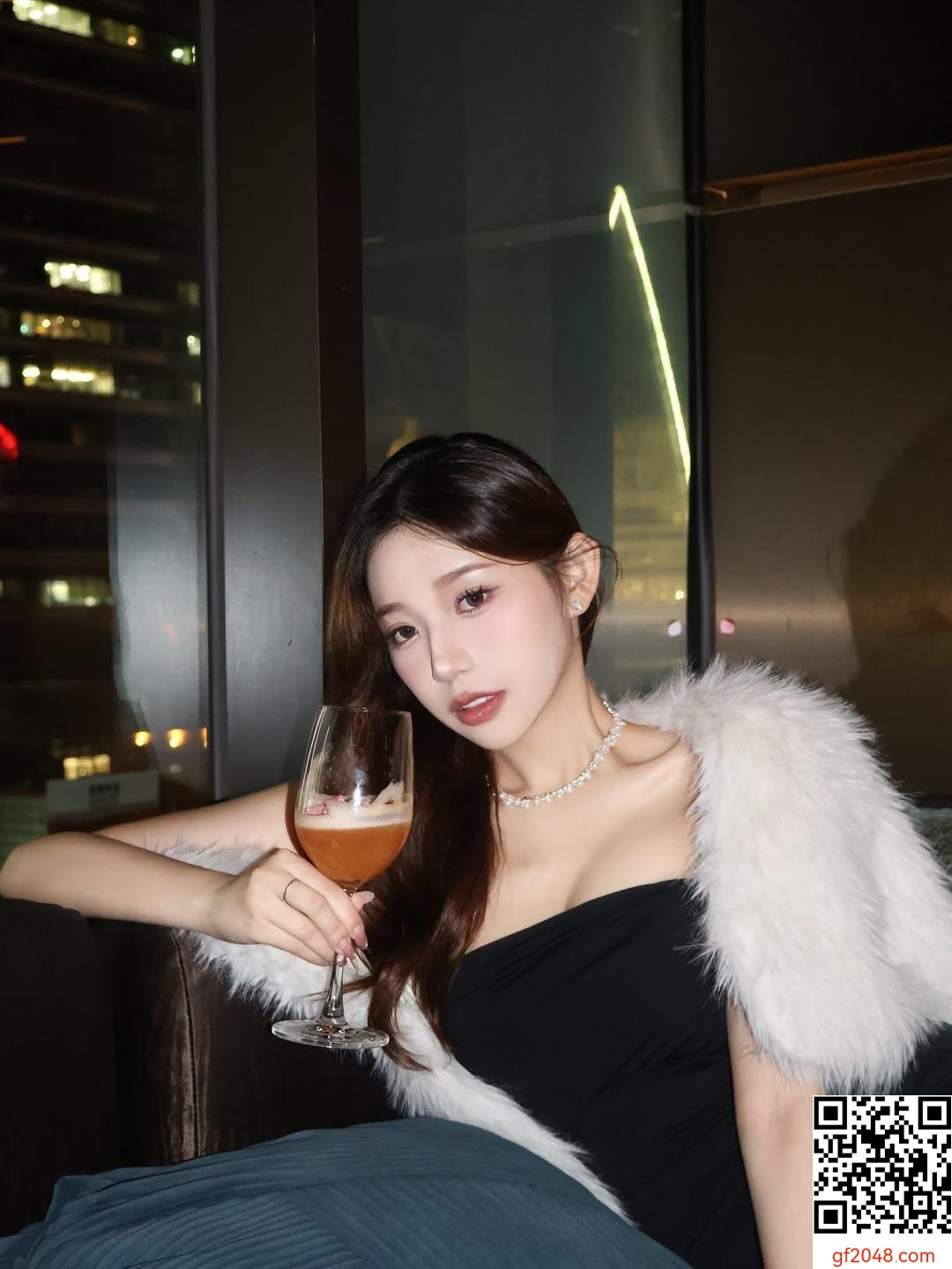 「詩婷」清新臉蛋 藏不住的性感