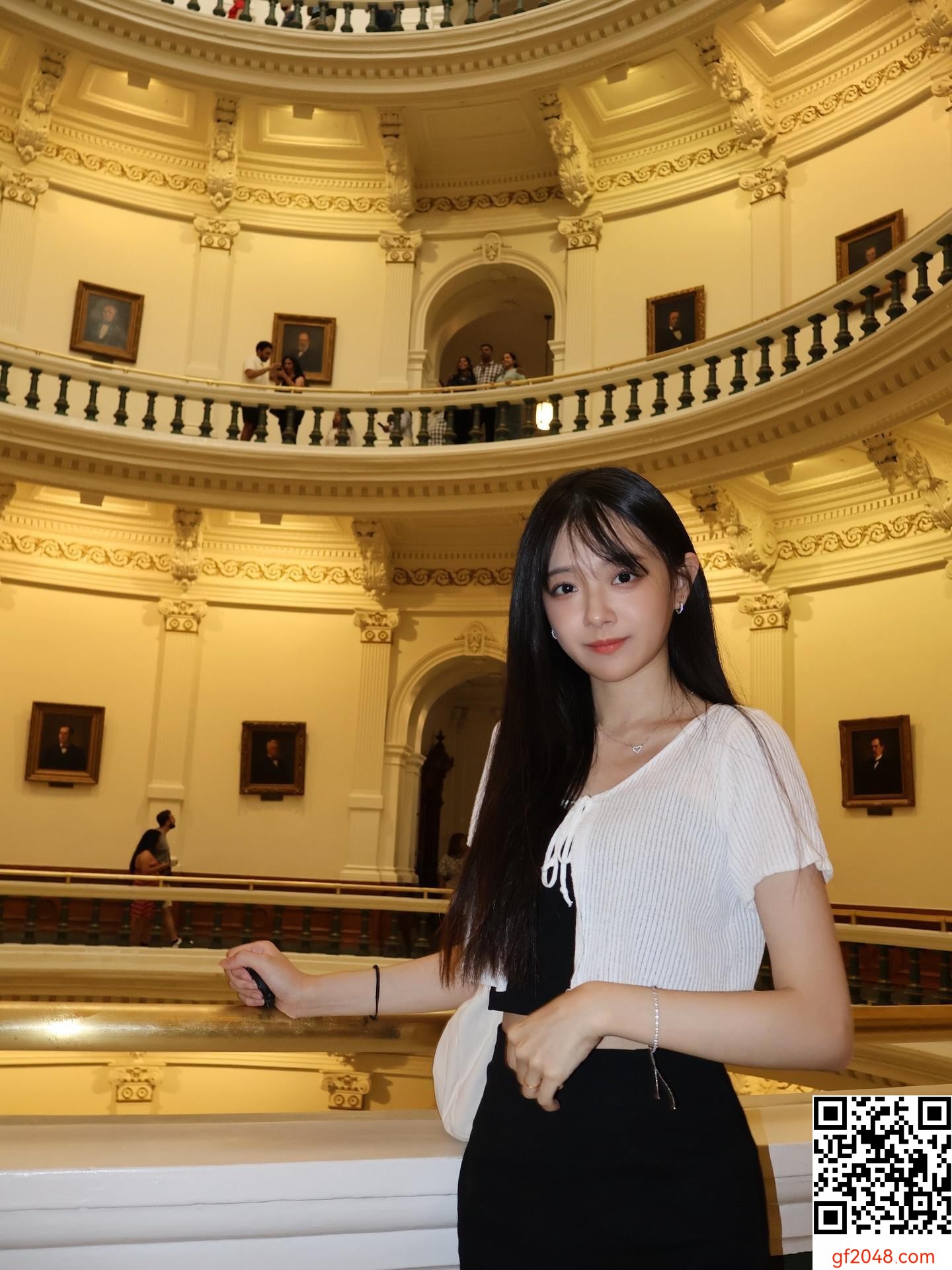逆天級！原原 甜美可愛、白皙深溝、纖細小蠻腰 黃金比例太絕