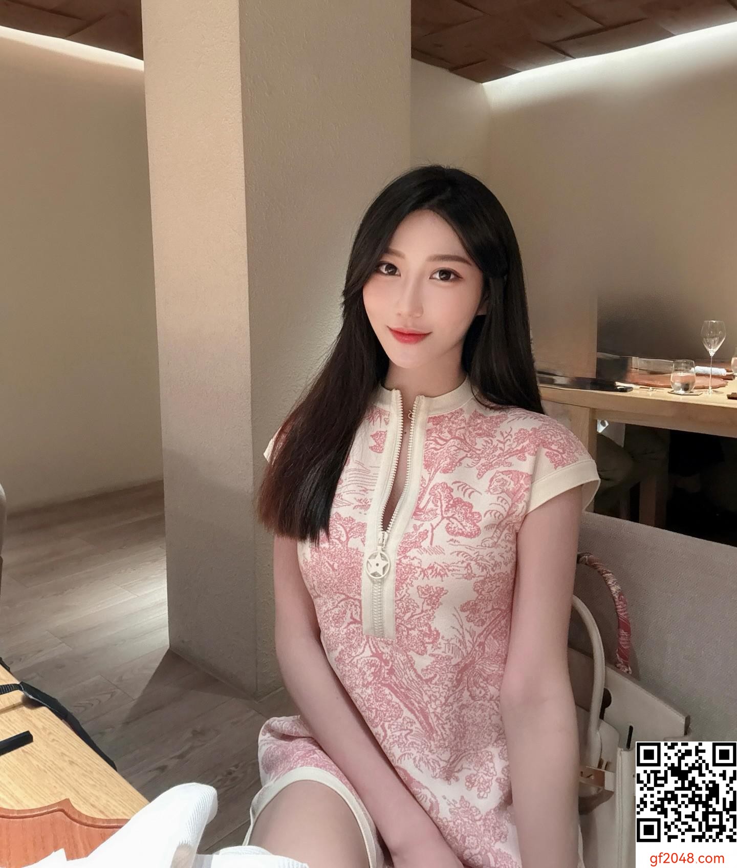 視覺暴擊！liang_1005 甜美顏值、性感深溝鎖骨 畫面太母湯 (15P)