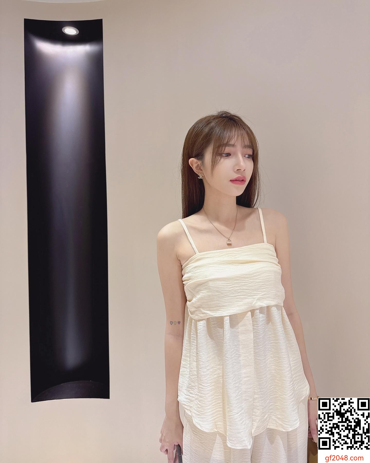 林珊 戶外美拍捕捉！甜美顏值火辣視角超犯規 (12P)