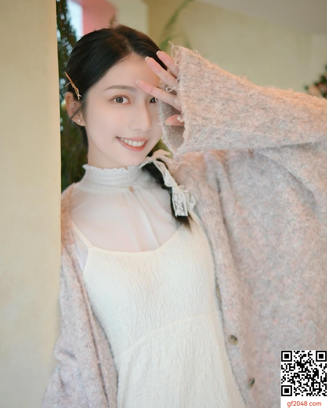 「龍睬崴」甜美外型搶眼 令人驚豔 (10P)