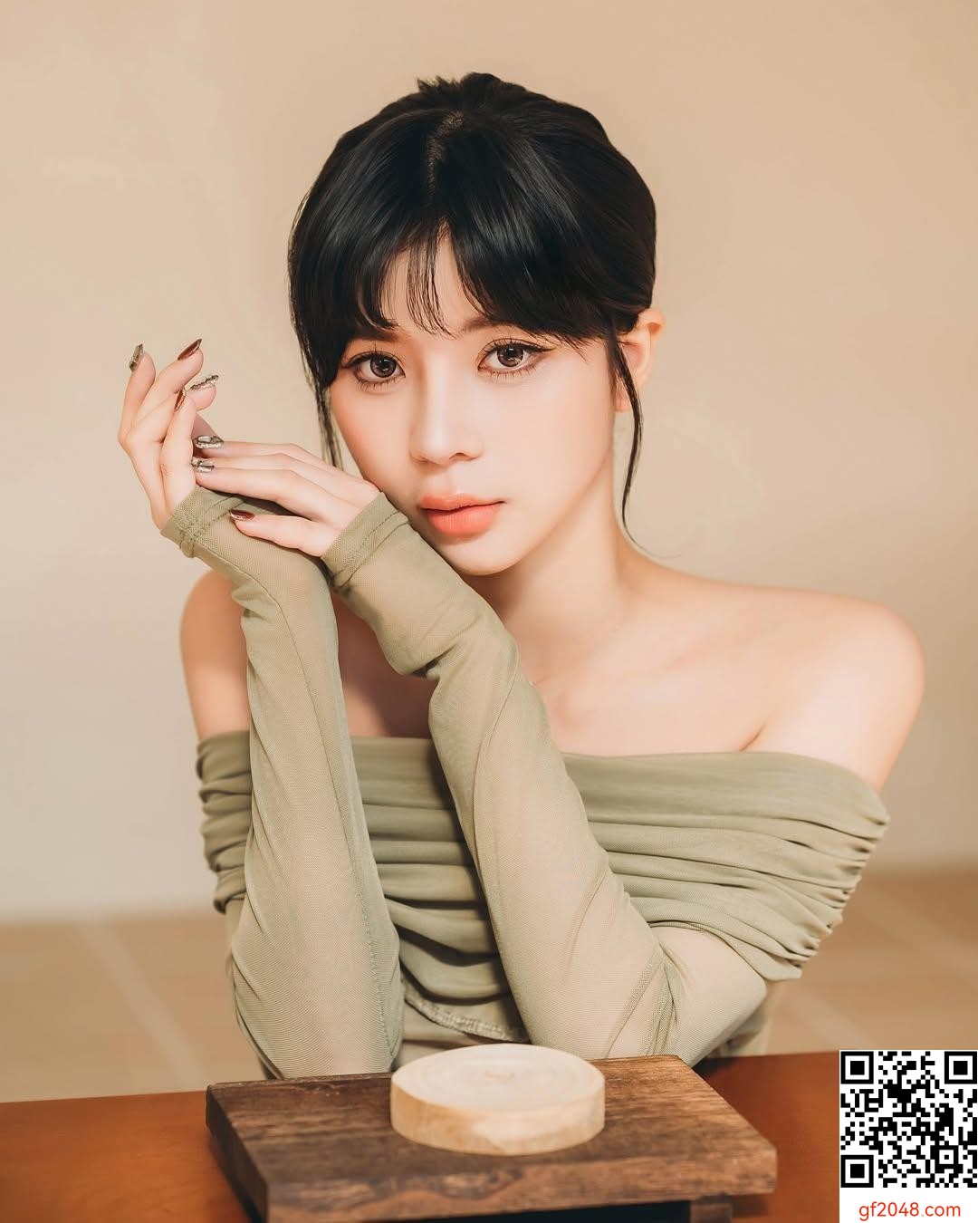 「襄澄」渾圓飽滿曲線配性感腰身 極致火辣 (10P
