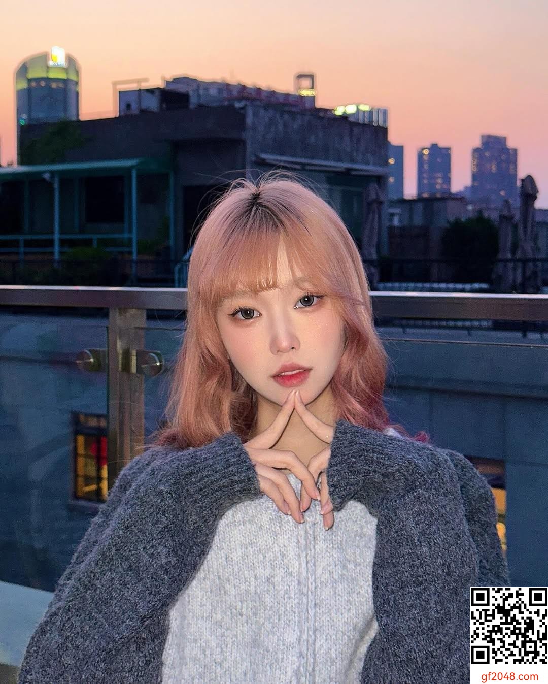 「栗子」姣好身材若隱若現讓人心醉 (10P)
