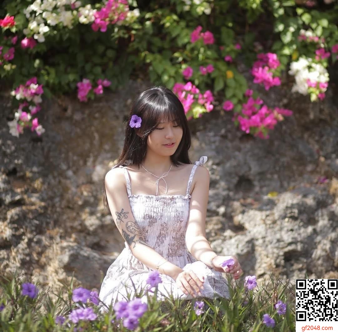 「韋伶」展現完美身材曲線 越看越受不了 (10P)