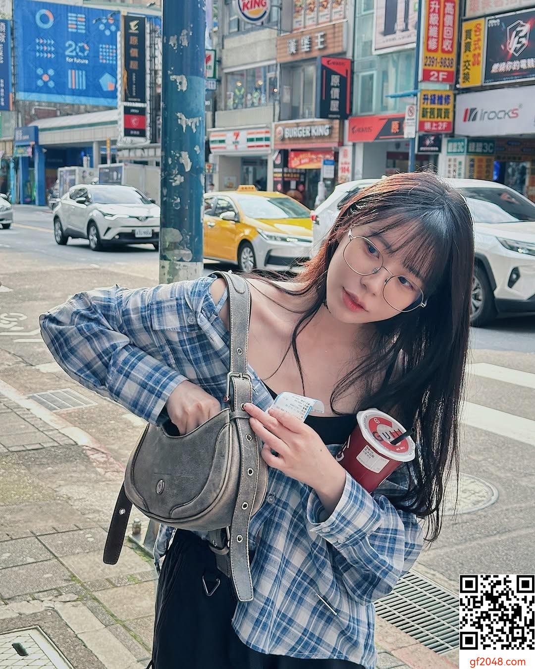 「赤鬼伯伯」小露性感辣照 身材好撩人 (10P)