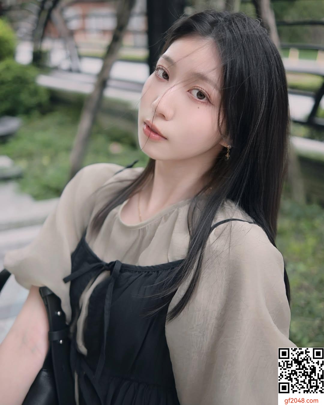 氣質美女「龍睬崴」魅力眼神狂放電…..滿滿的誘惑 (10P)