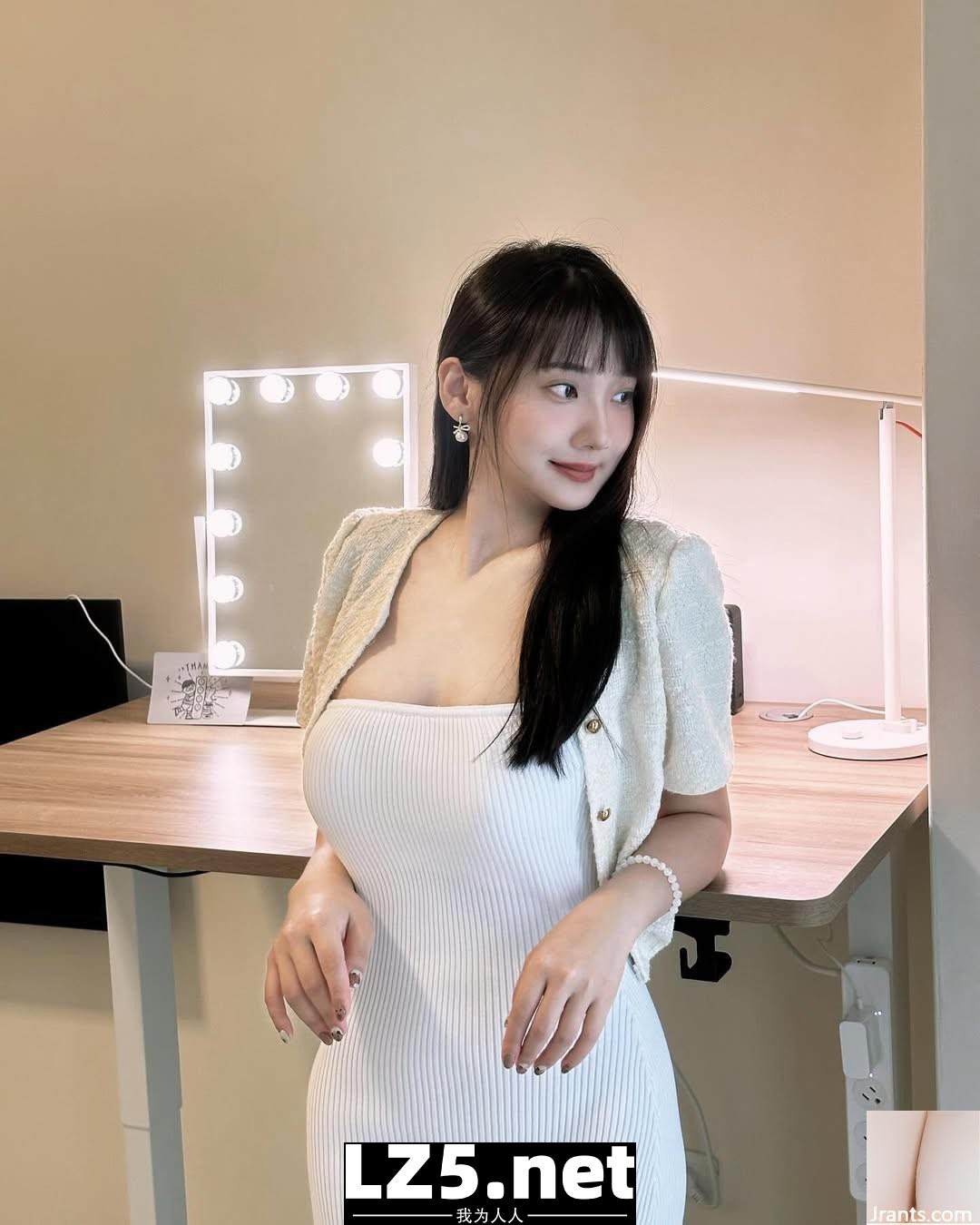 清秀美女「小蘿 Lor」豐滿身材太驚豔 全身上下都好犯規 (10P)
